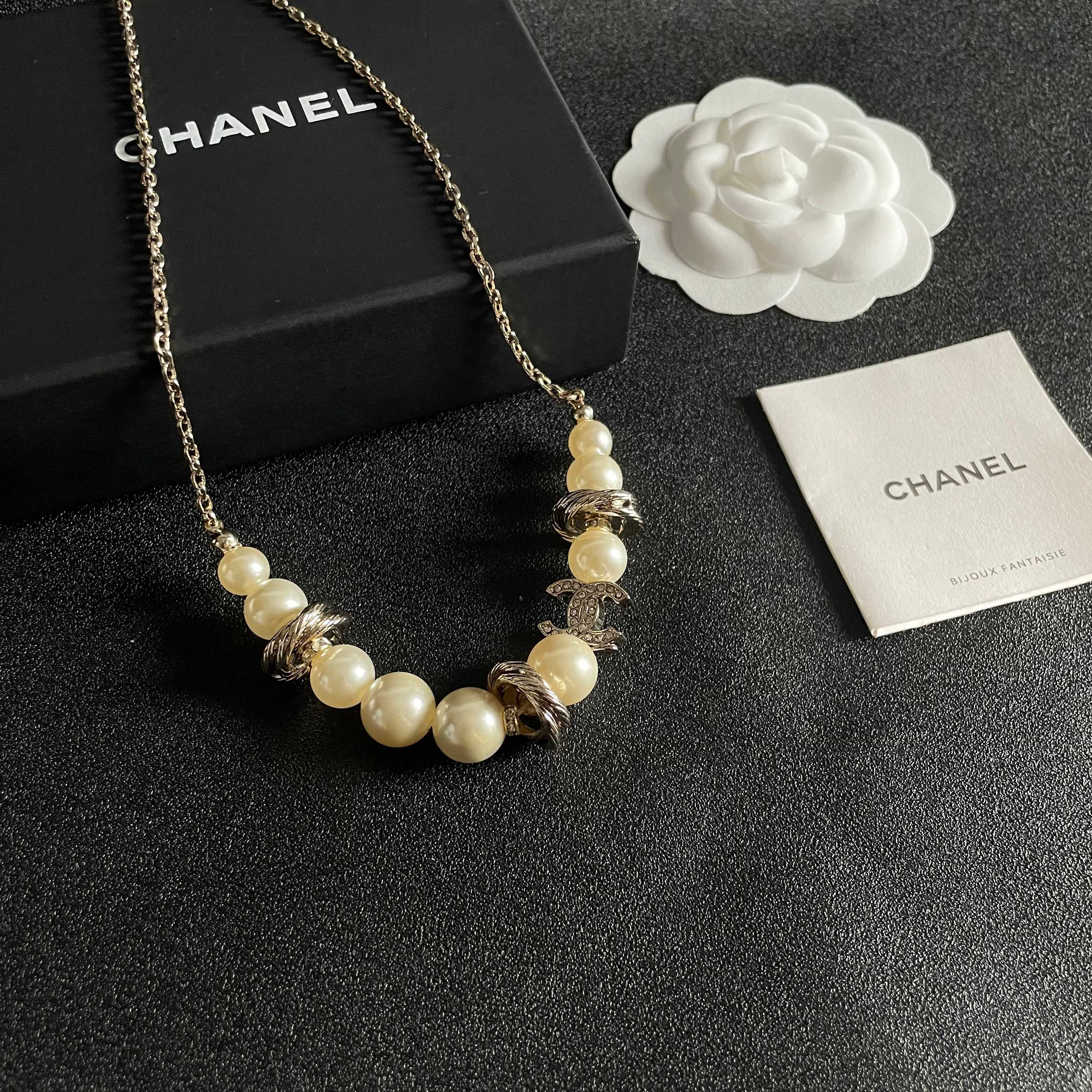  Chanel香奈儿 中古 项链👀小香家的款式真心无需多介绍😘🎶每一款都超好看，精致大方，非常显气质.