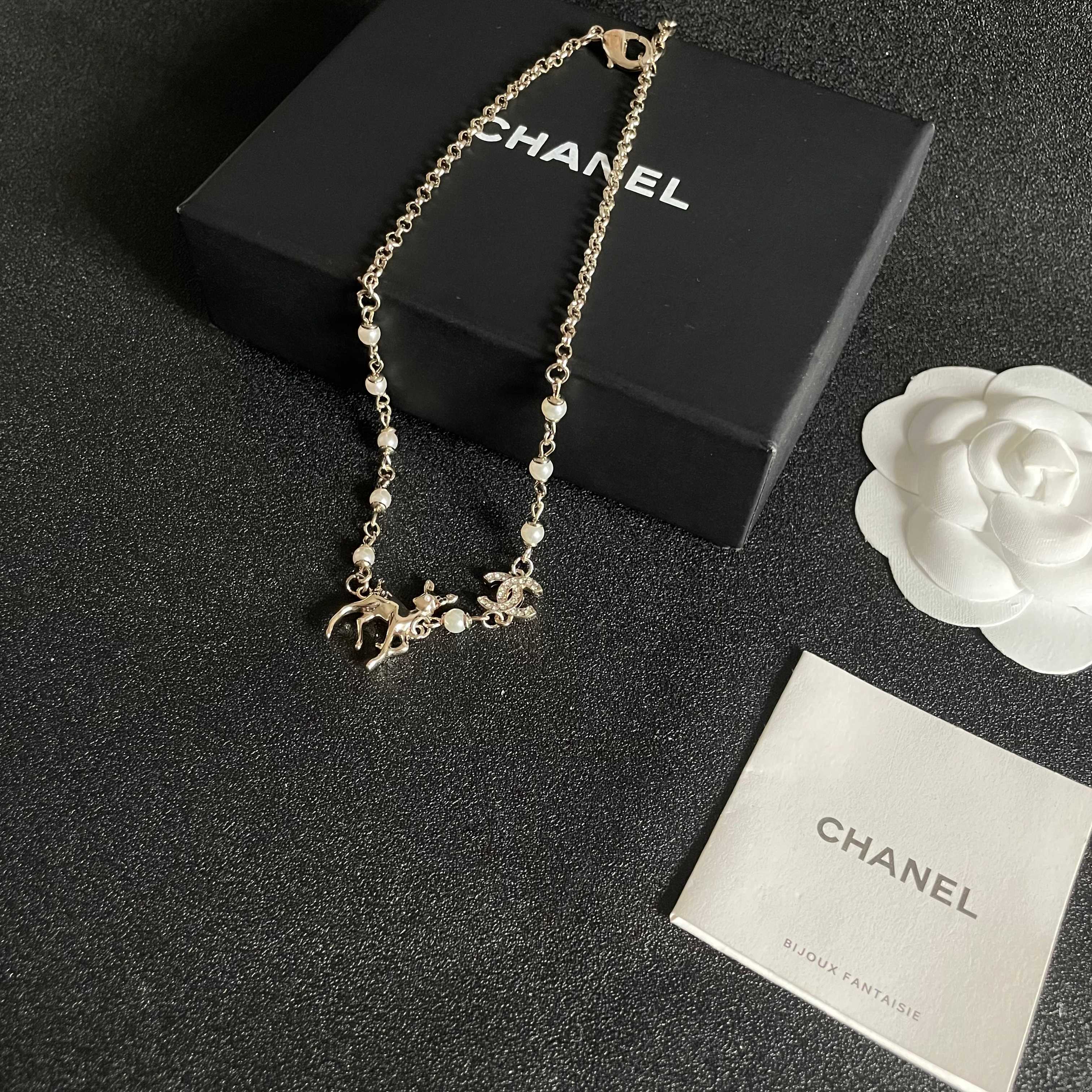  Chanel香奈儿 中古 项链👀小香家的款式真心无需多介绍😘🎶每一款都超好看，精致大方，非常显气质.