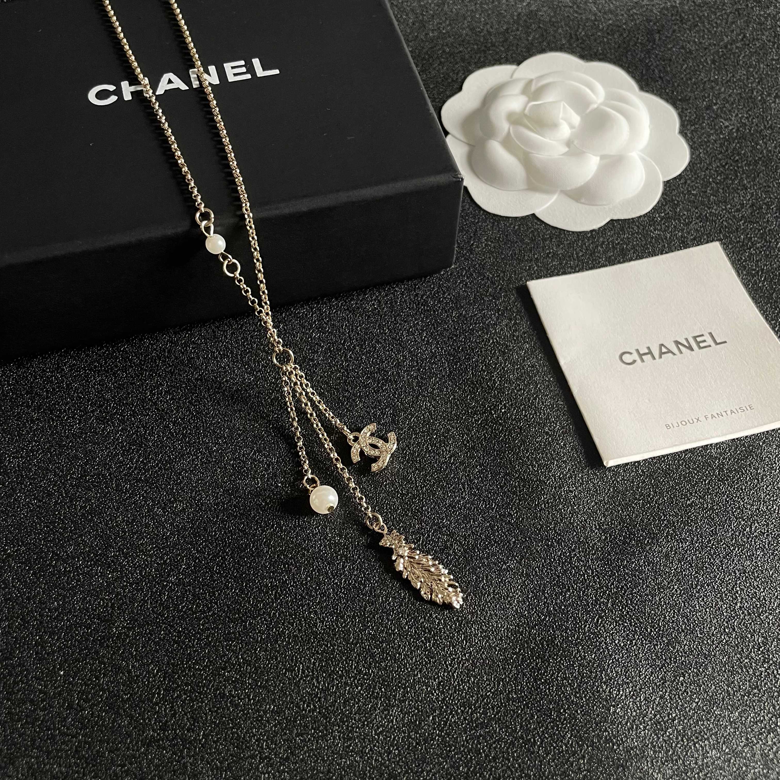  Chanel香奈儿 中古 项链👀小香家的款式真心无需多介绍😘🎶每一款都超好看，精致大方，非常显气质.