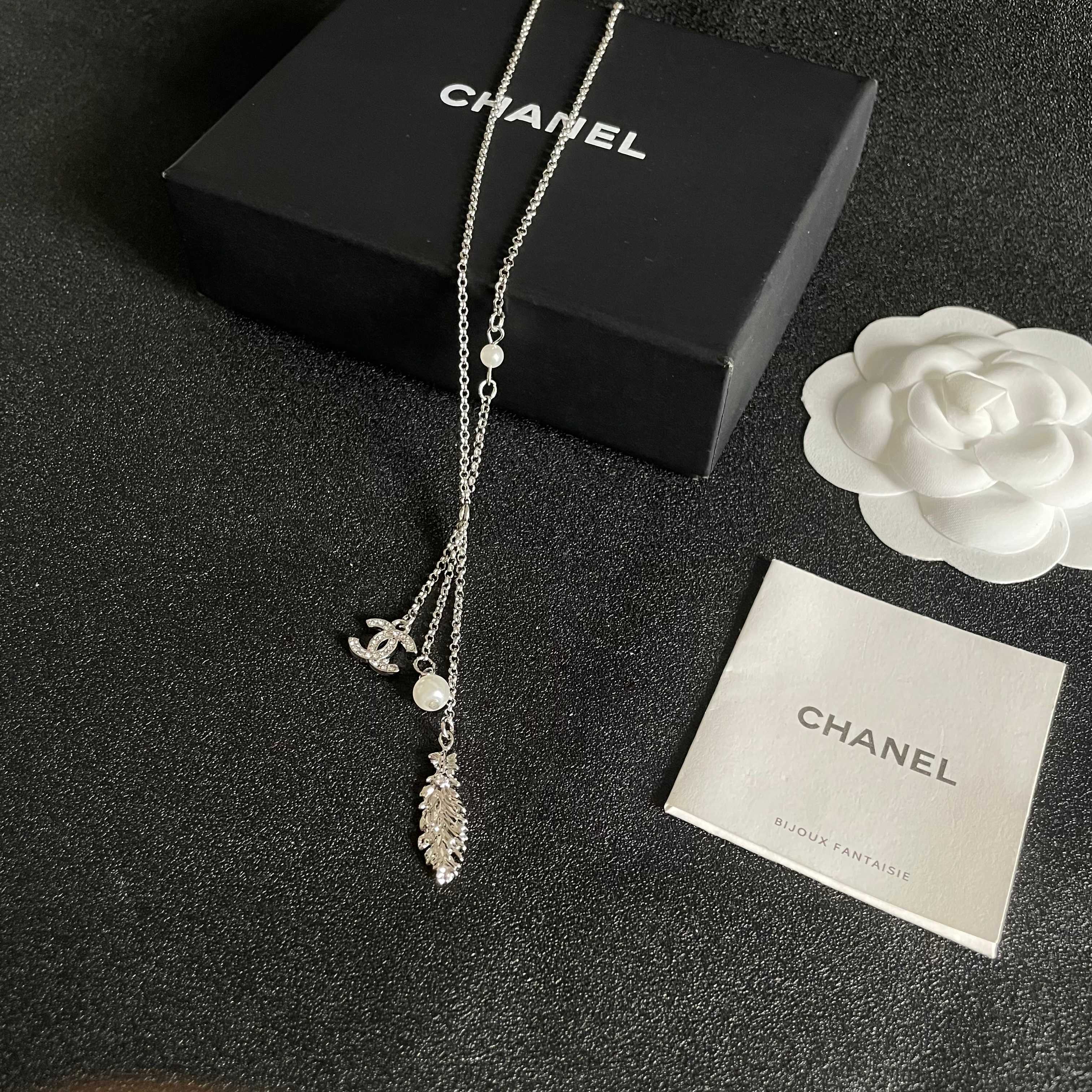  Chanel香奈儿 中古 项链👀小香家的款式真心无需多介绍😘🎶每一款都超好看，精致大方，非常显气质.