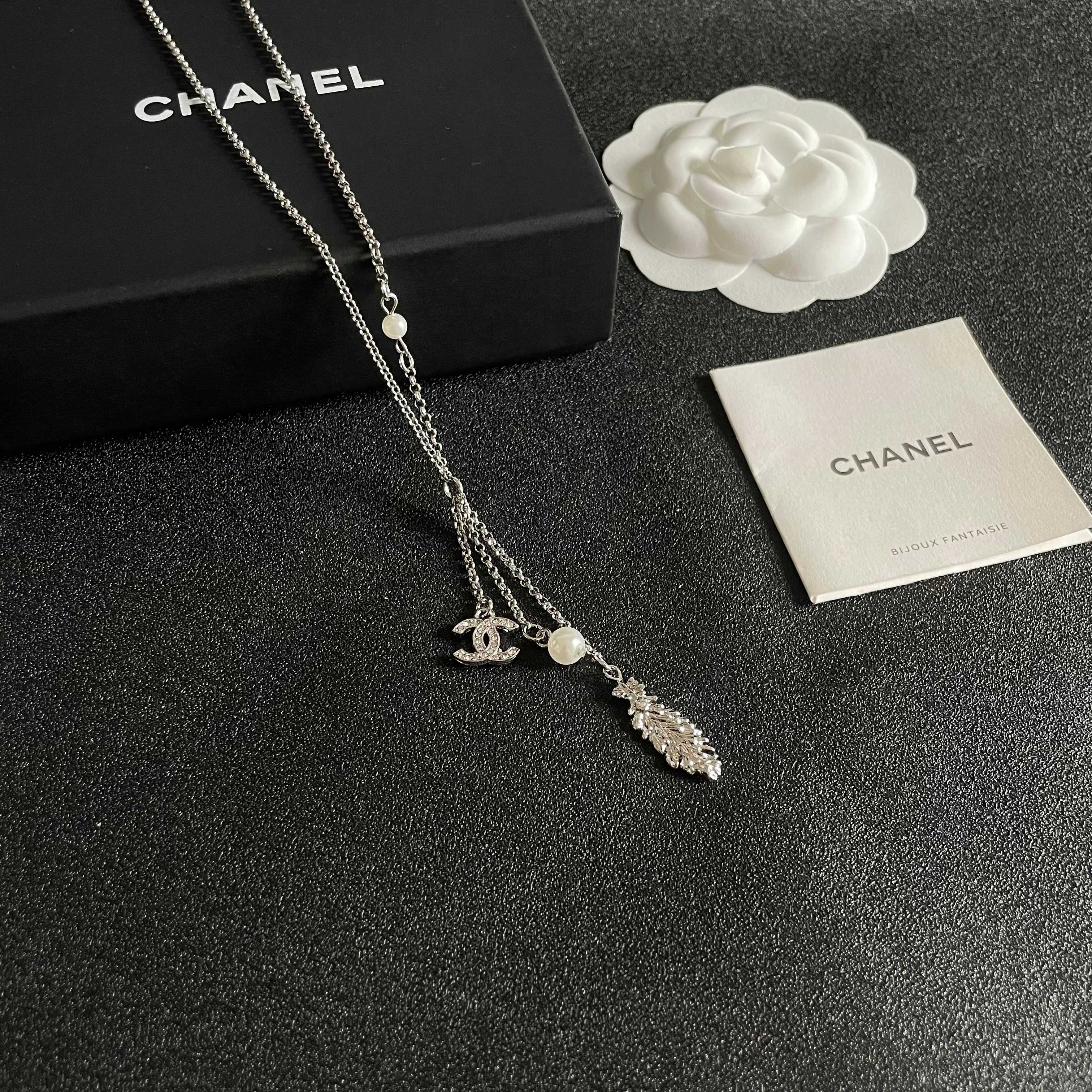  Chanel香奈儿 中古 项链👀小香家的款式真心无需多介绍😘🎶每一款都超好看，精致大方，非常显气质.
