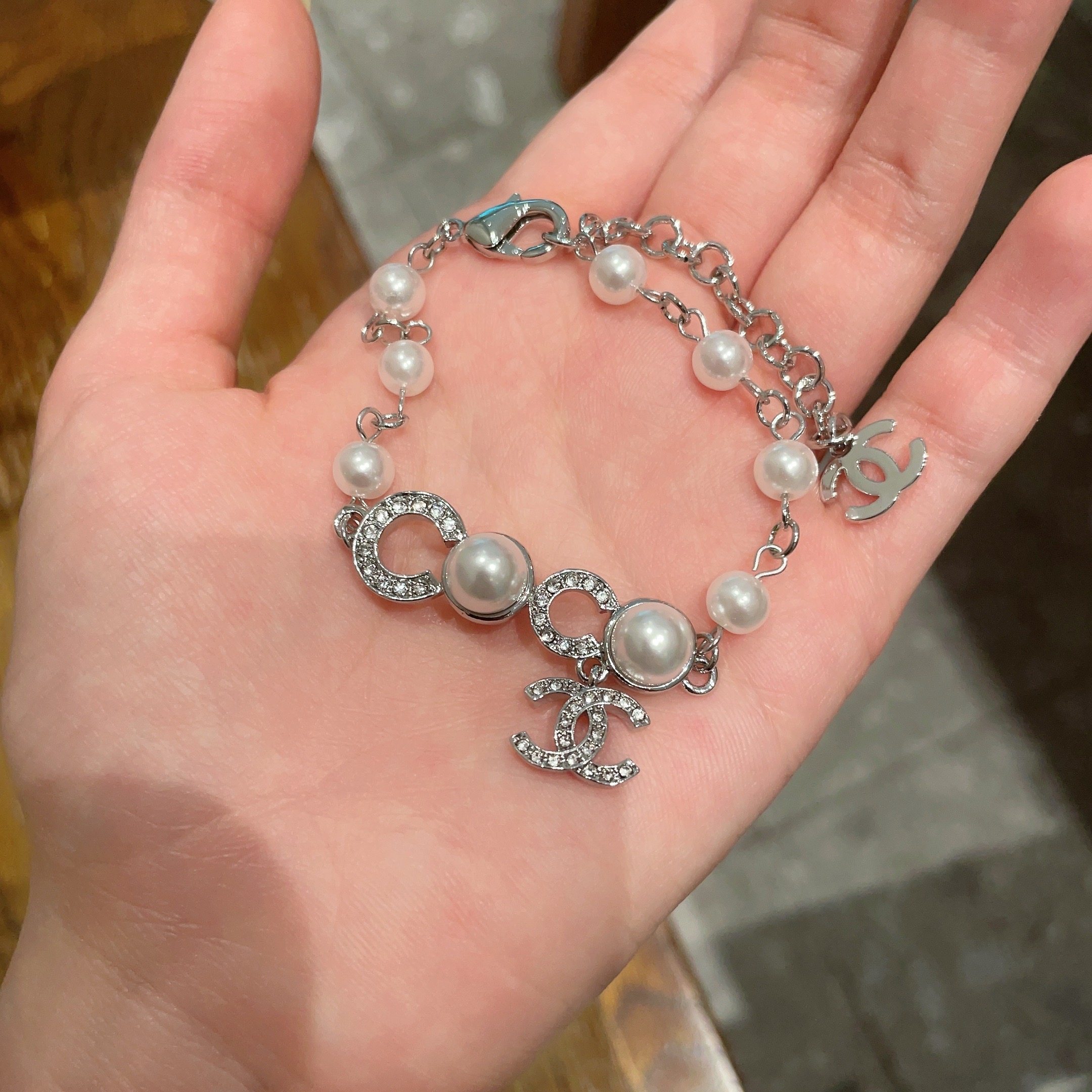  Chanel香奈儿 中古 手链👀小香家的款式真心无需多介绍😘🎶每一款都超好看，精致大方，非常显气质.