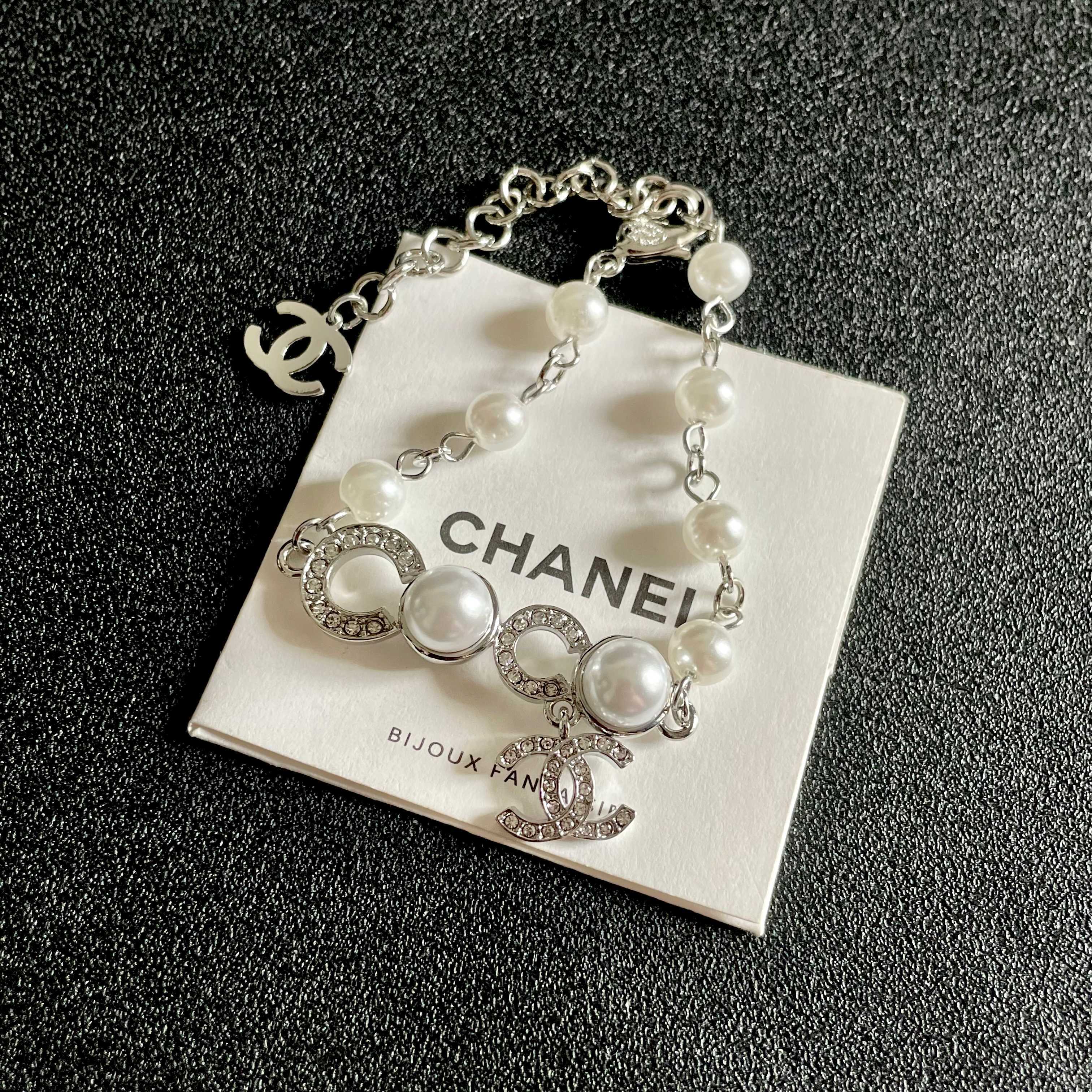  Chanel香奈儿 中古 手链👀小香家的款式真心无需多介绍😘🎶每一款都超好看，精致大方，非常显气质.