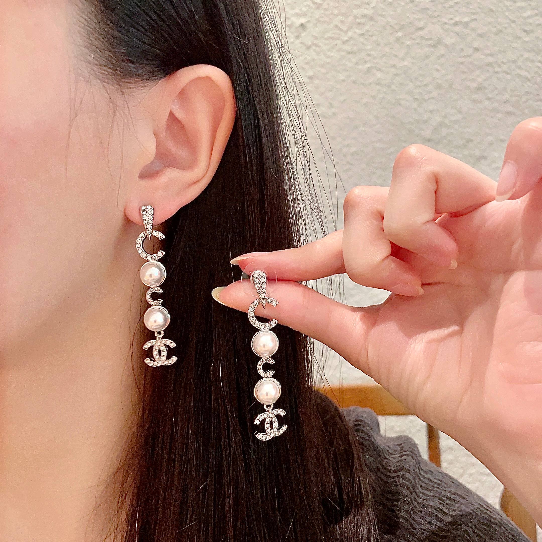  Chanel香奈儿 中古 双C耳钉👀原版复刻logo 小香家的款式真心无需多介绍😘🎶每一款都超好看，精