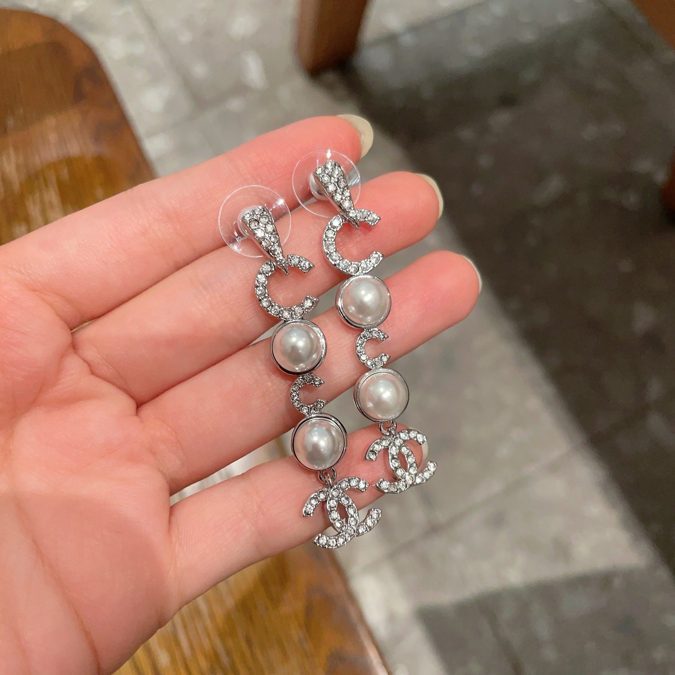  Chanel香奈儿 中古 双C耳钉👀原版复刻logo 小香家的款式真心无需多介绍😘🎶每一款都超好看，精