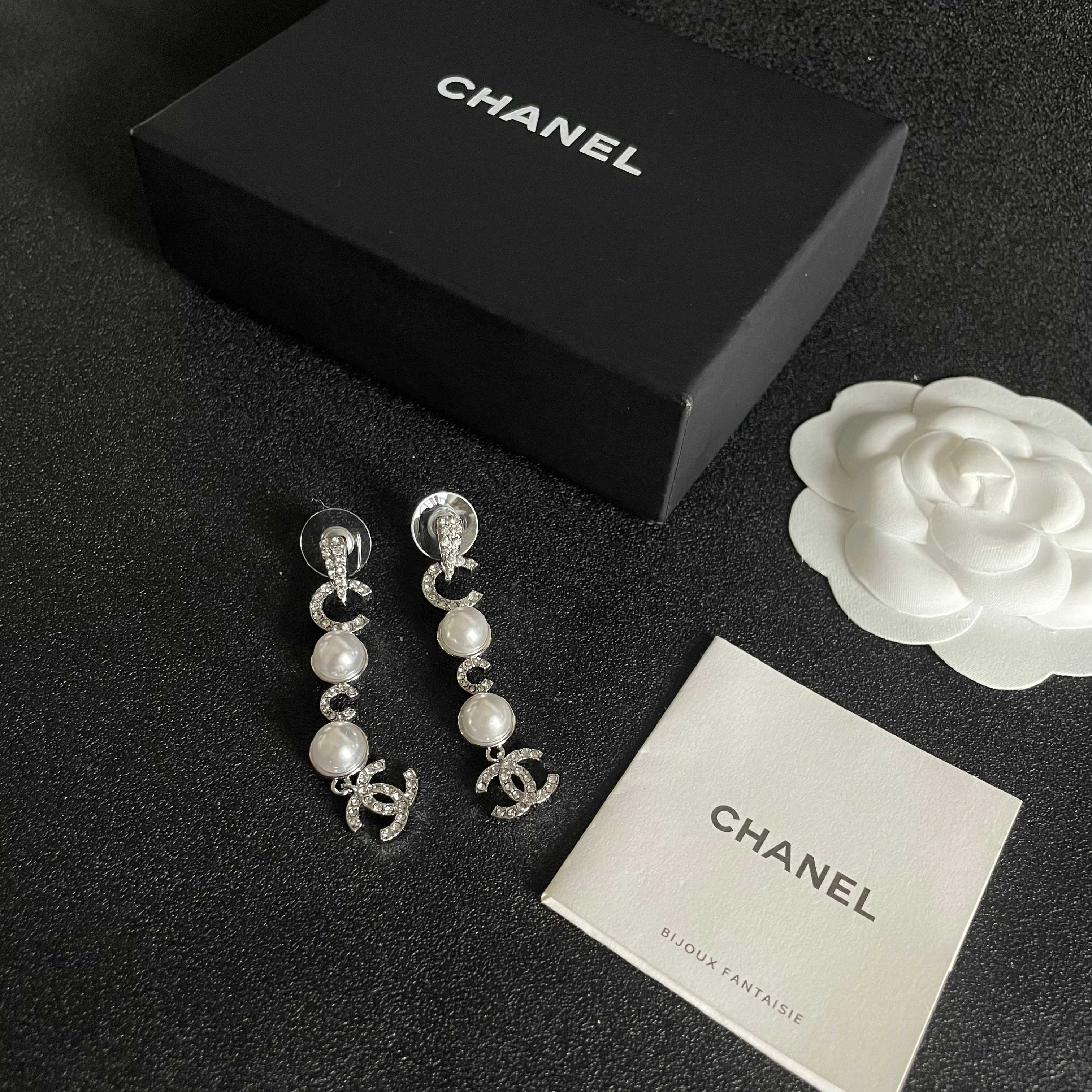  Chanel香奈儿 中古 双C耳钉👀原版复刻logo 小香家的款式真心无需多介绍😘🎶每一款都超好看，精