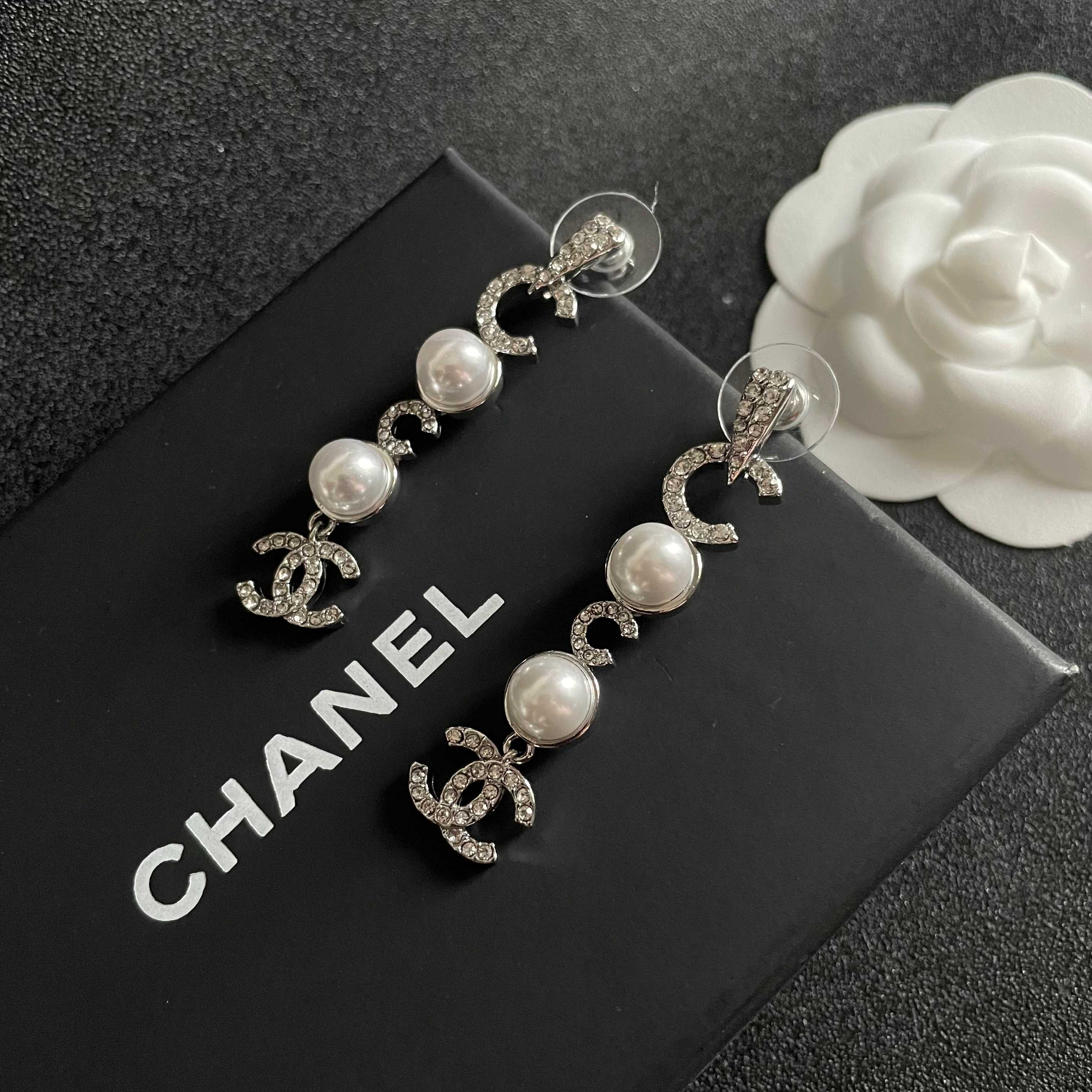  Chanel香奈儿 中古 双C耳钉👀原版复刻logo 小香家的款式真心无需多介绍😘🎶每一款都超好看，精
