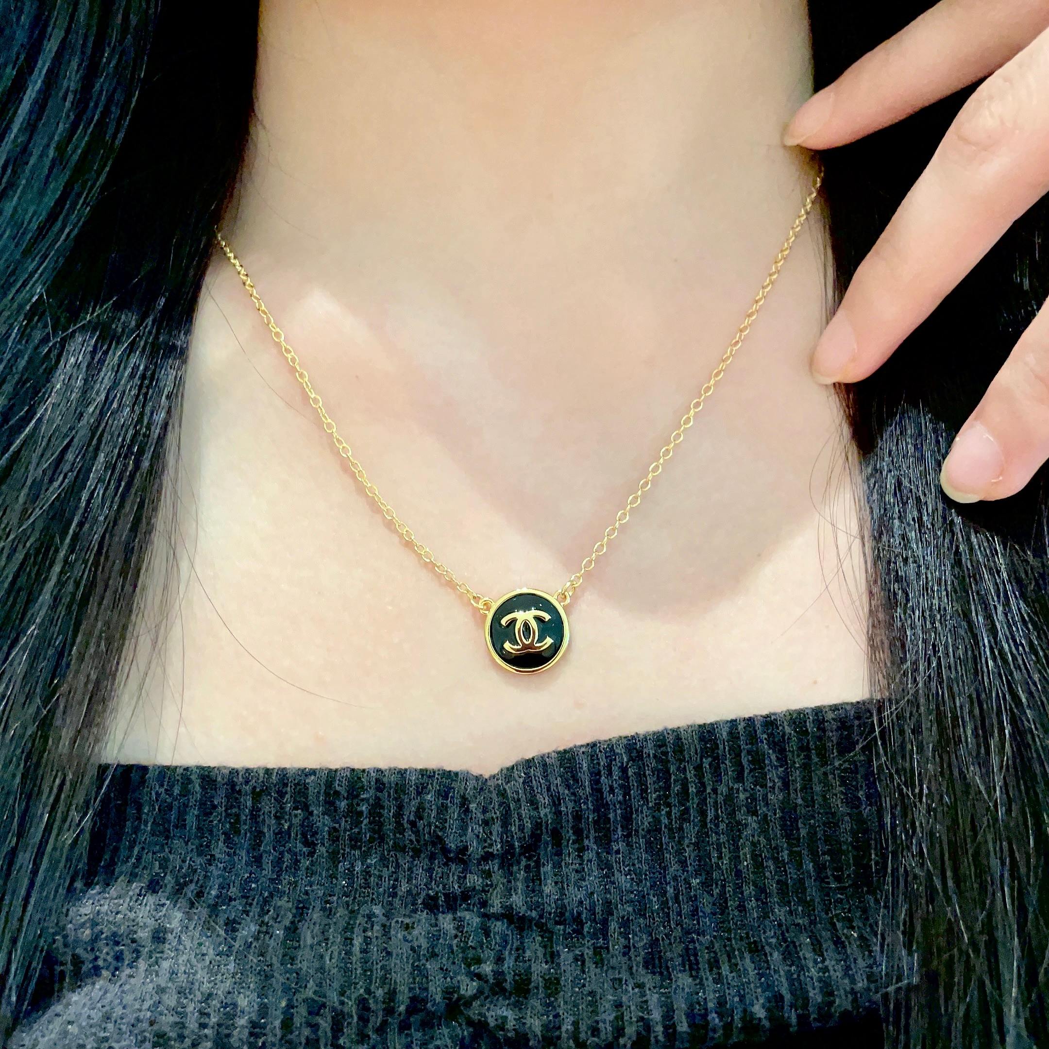  Chanel香奈儿 中古 项链👀小香家的款式真心无需多介绍😘🎶每一款都超好看，精致大方，非常显气质.