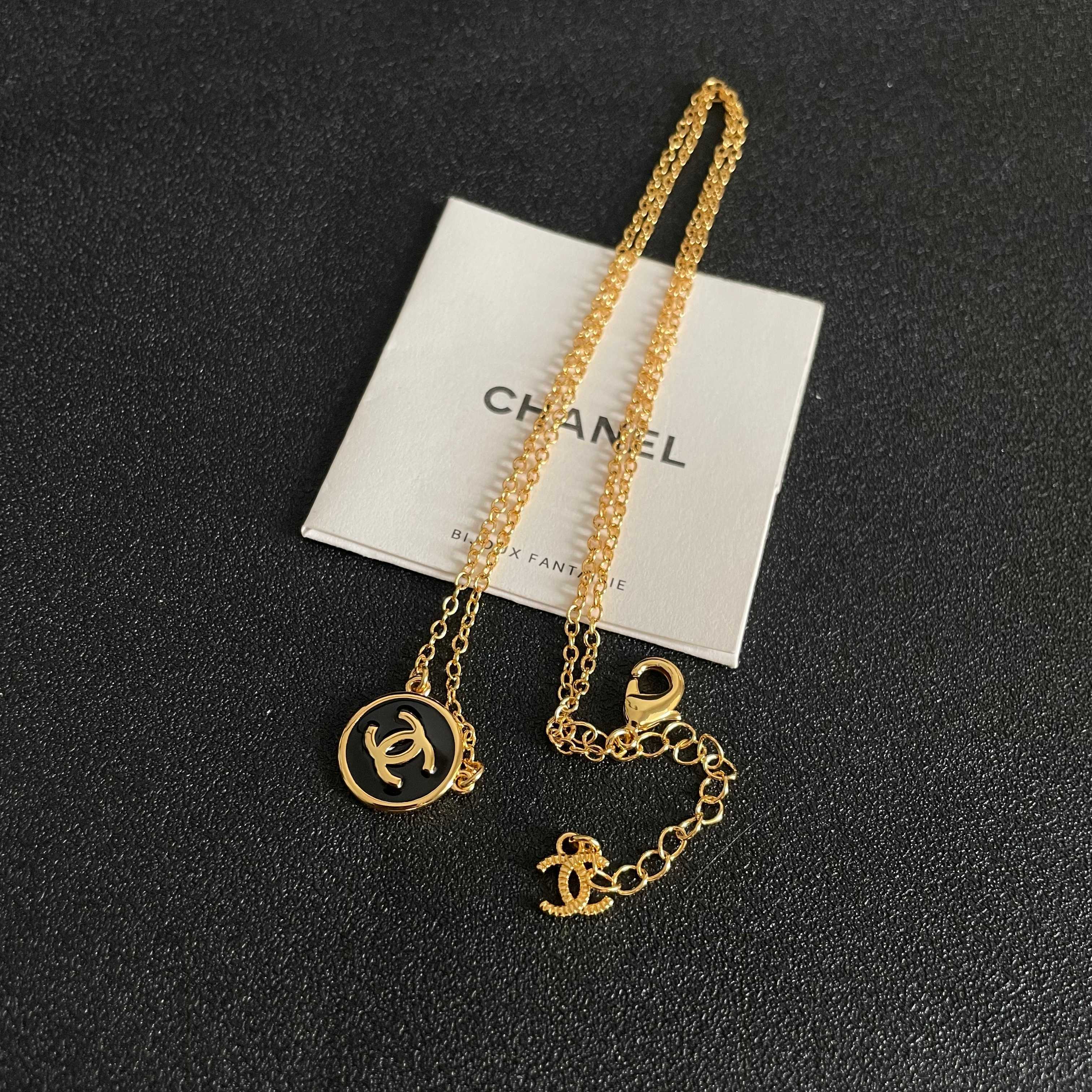  Chanel香奈儿 中古 项链👀小香家的款式真心无需多介绍😘🎶每一款都超好看，精致大方，非常显气质.