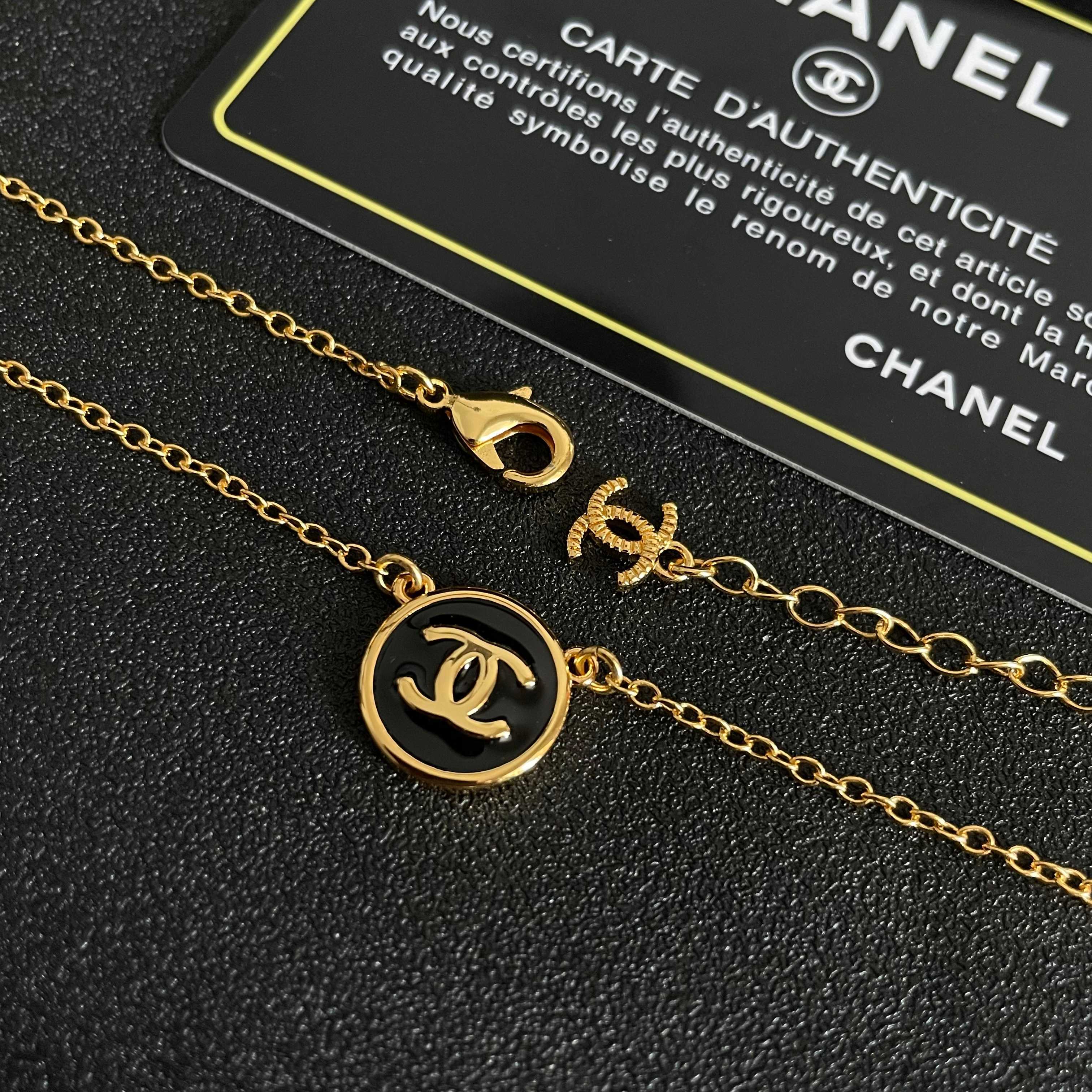  Chanel香奈儿 中古 项链👀小香家的款式真心无需多介绍😘🎶每一款都超好看，精致大方，非常显气质.