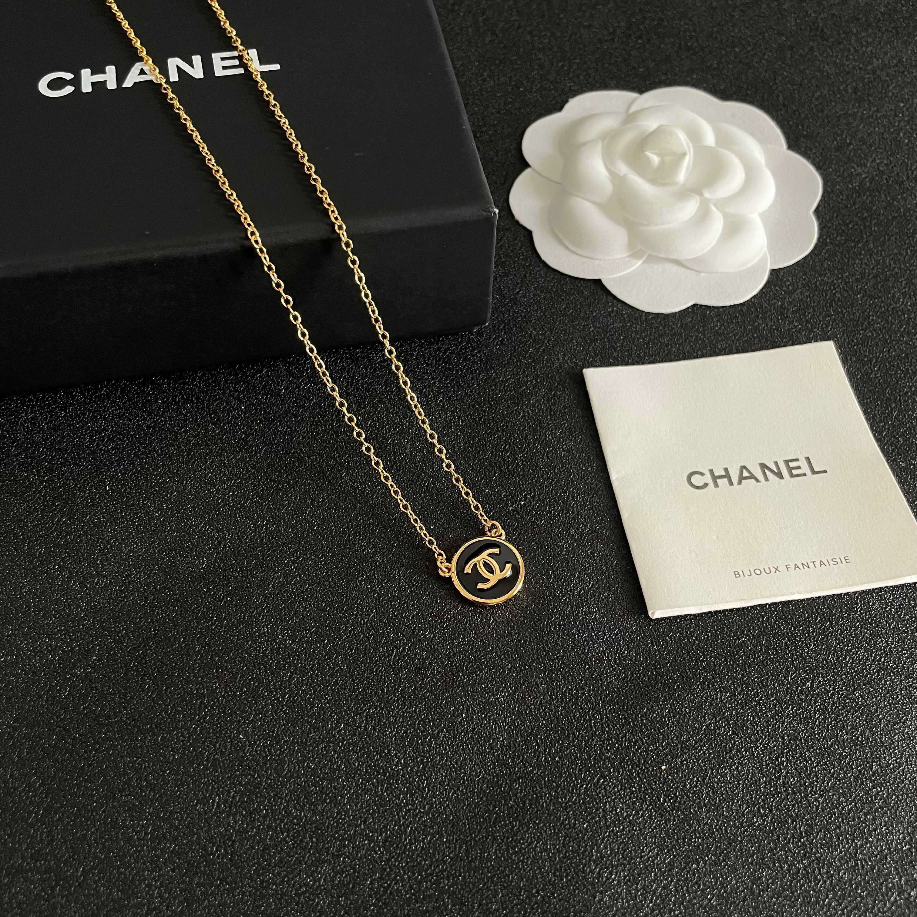  Chanel香奈儿 中古 项链👀小香家的款式真心无需多介绍😘🎶每一款都超好看，精致大方，非常显气质.