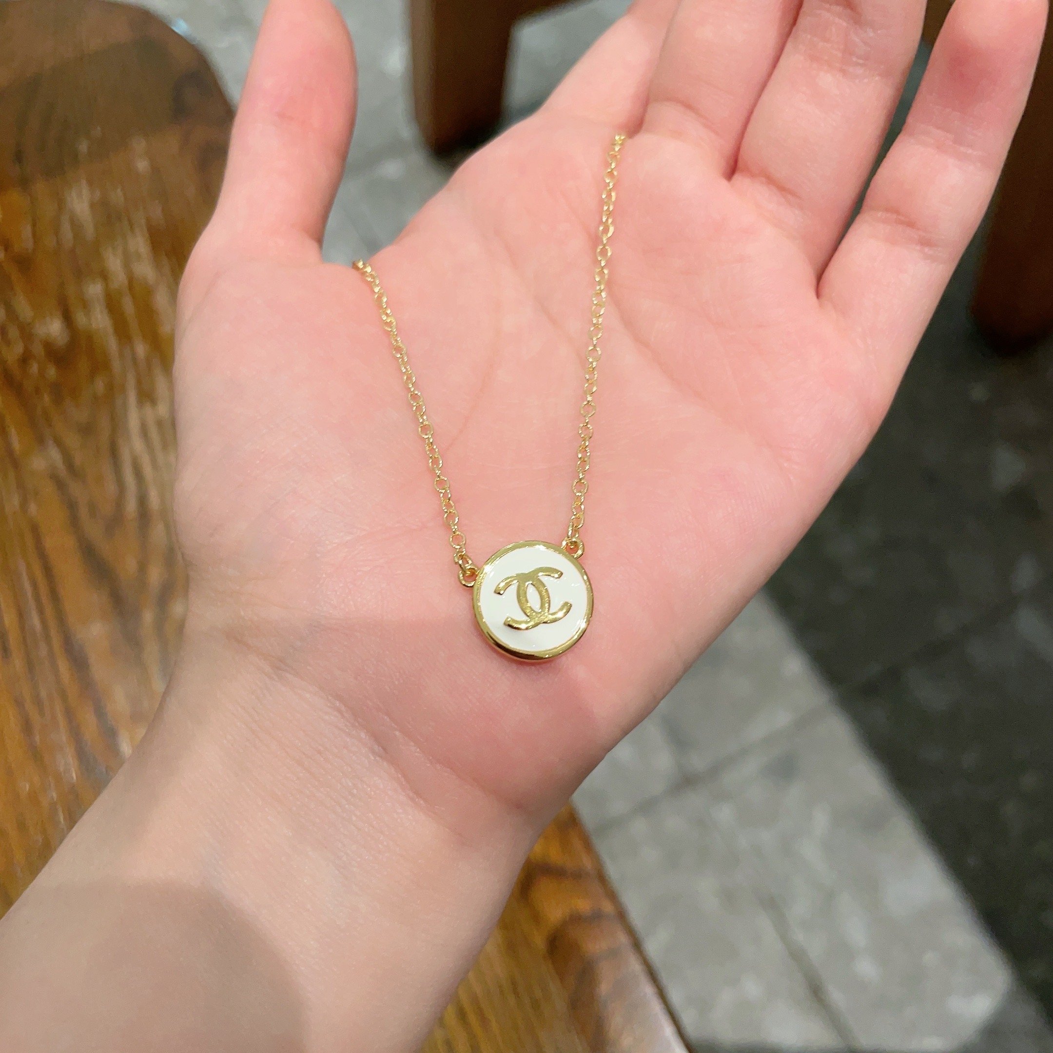  Chanel香奈儿 中古 项链👀小香家的款式真心无需多介绍😘🎶每一款都超好看，精致大方，非常显气质.