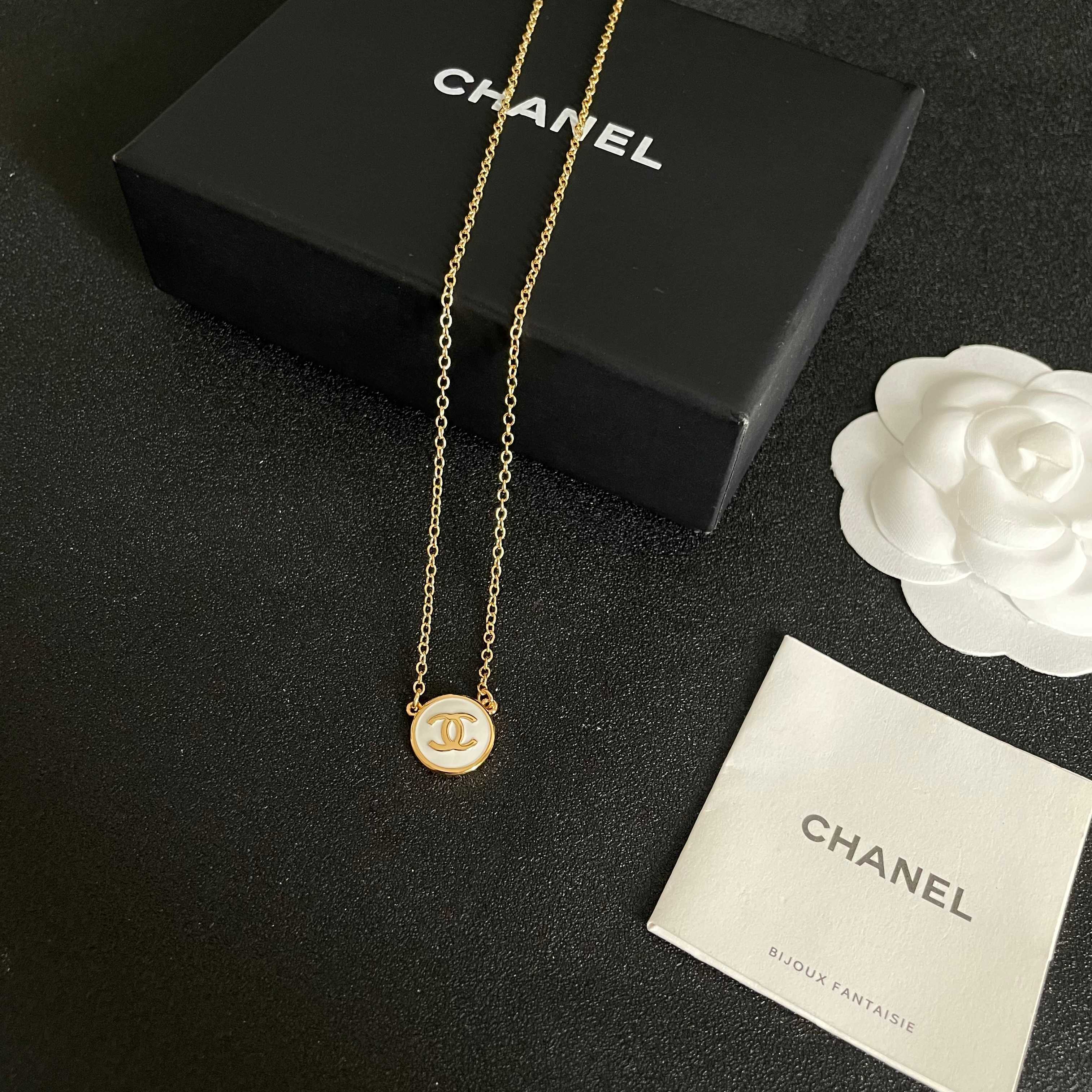  Chanel香奈儿 中古 项链👀小香家的款式真心无需多介绍😘🎶每一款都超好看，精致大方，非常显气质.