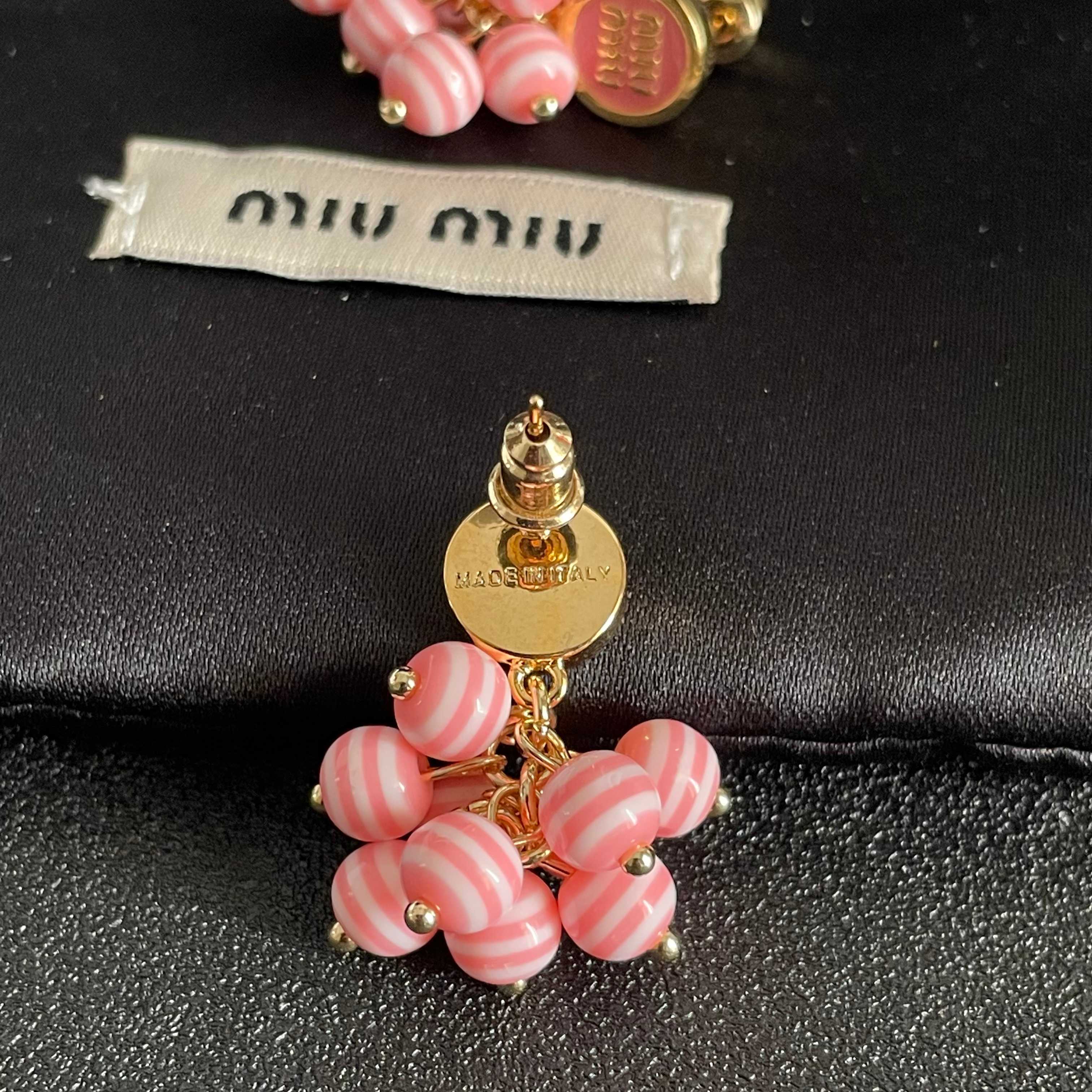  新款 缪缪（MIUMIU）字母设计耳钉👌😍就是小仙女 女神必备单品 非常有女人气质 超美耳环、个人非常