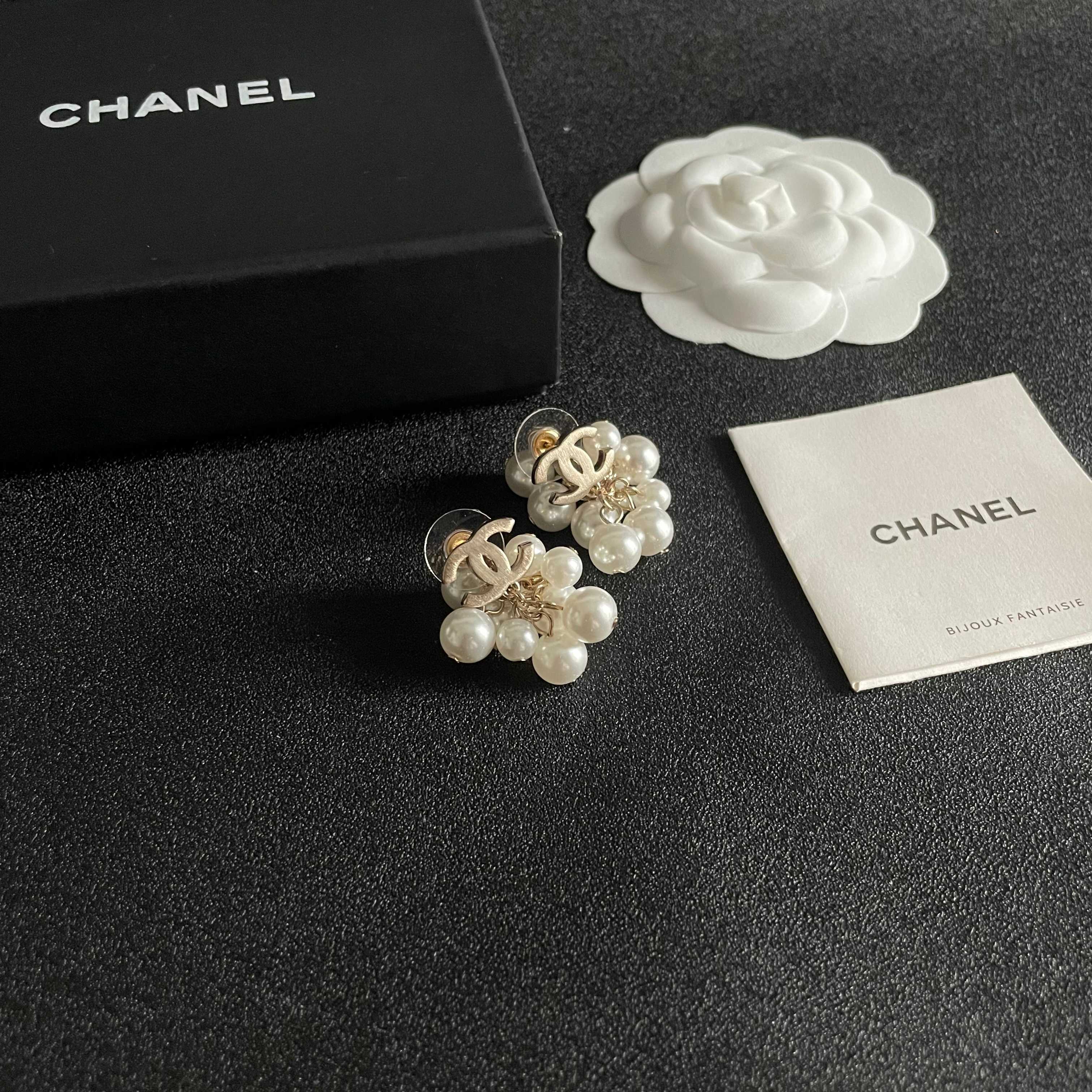  Chanel香奈儿 中古 双C耳钉👀原版复刻logo 小香家的款式真心无需多介绍😘🎶每一款都超好看，精