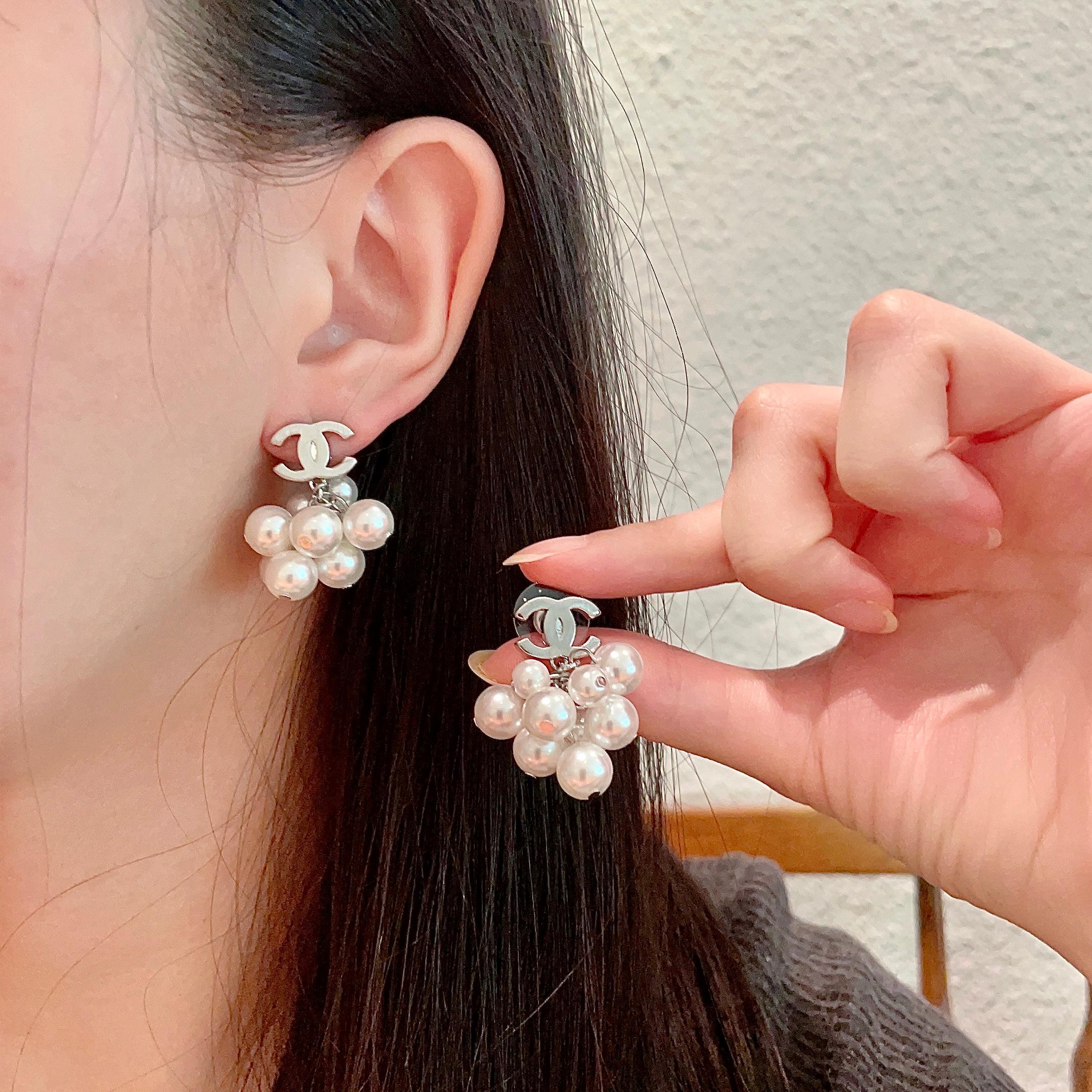  Chanel香奈儿 中古 双C耳钉👀原版复刻logo 小香家的款式真心无需多介绍😘🎶每一款都超好看，精