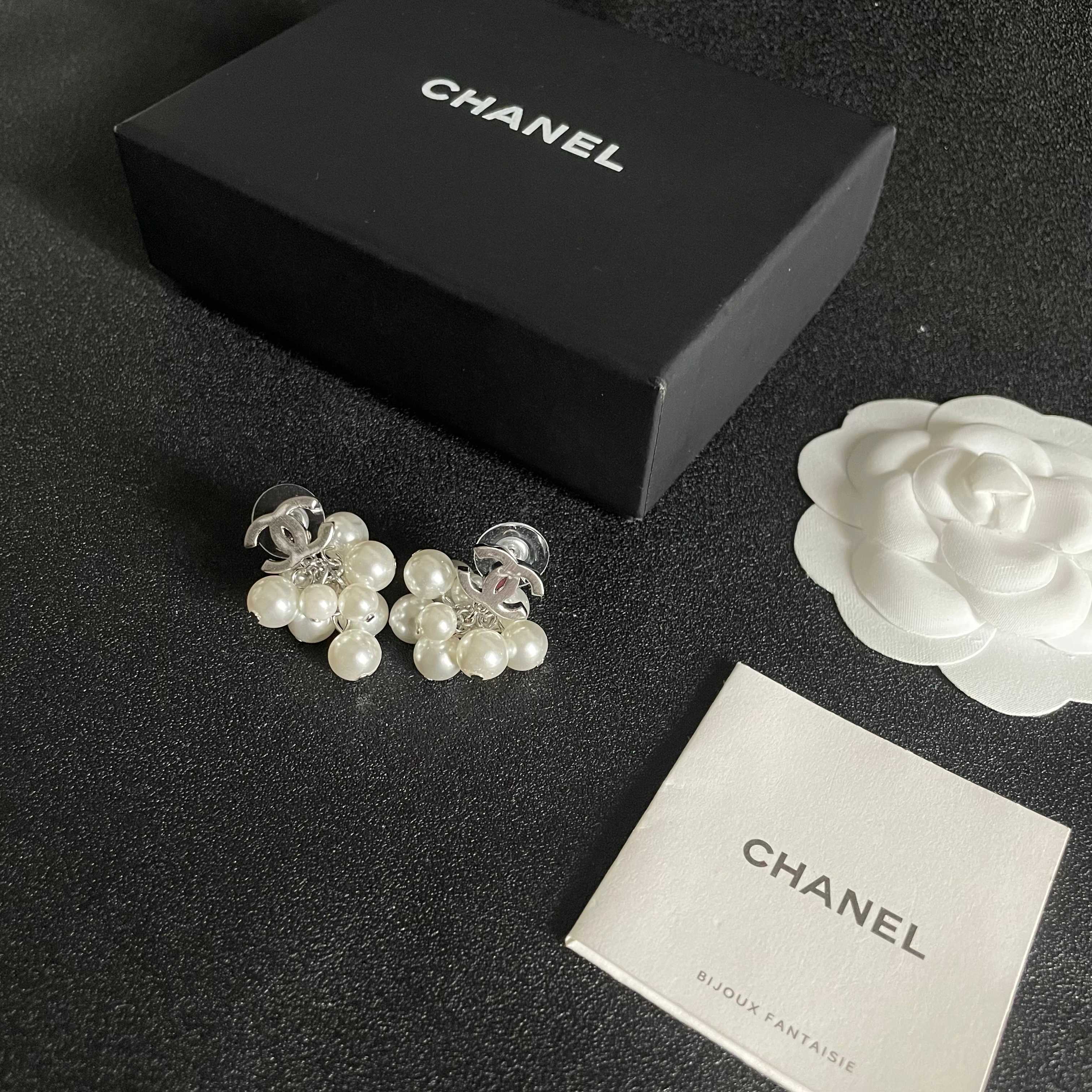  Chanel香奈儿 中古 双C耳钉👀原版复刻logo 小香家的款式真心无需多介绍😘🎶每一款都超好看，精