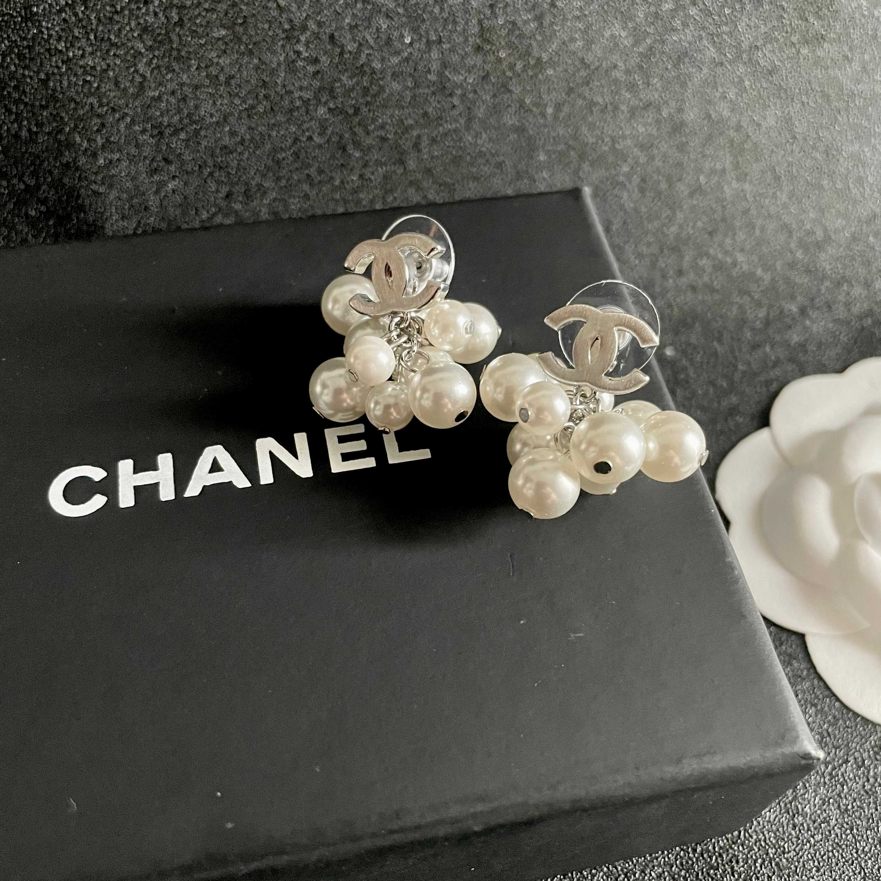  Chanel香奈儿 中古 双C耳钉👀原版复刻logo 小香家的款式真心无需多介绍😘🎶每一款都超好看，精