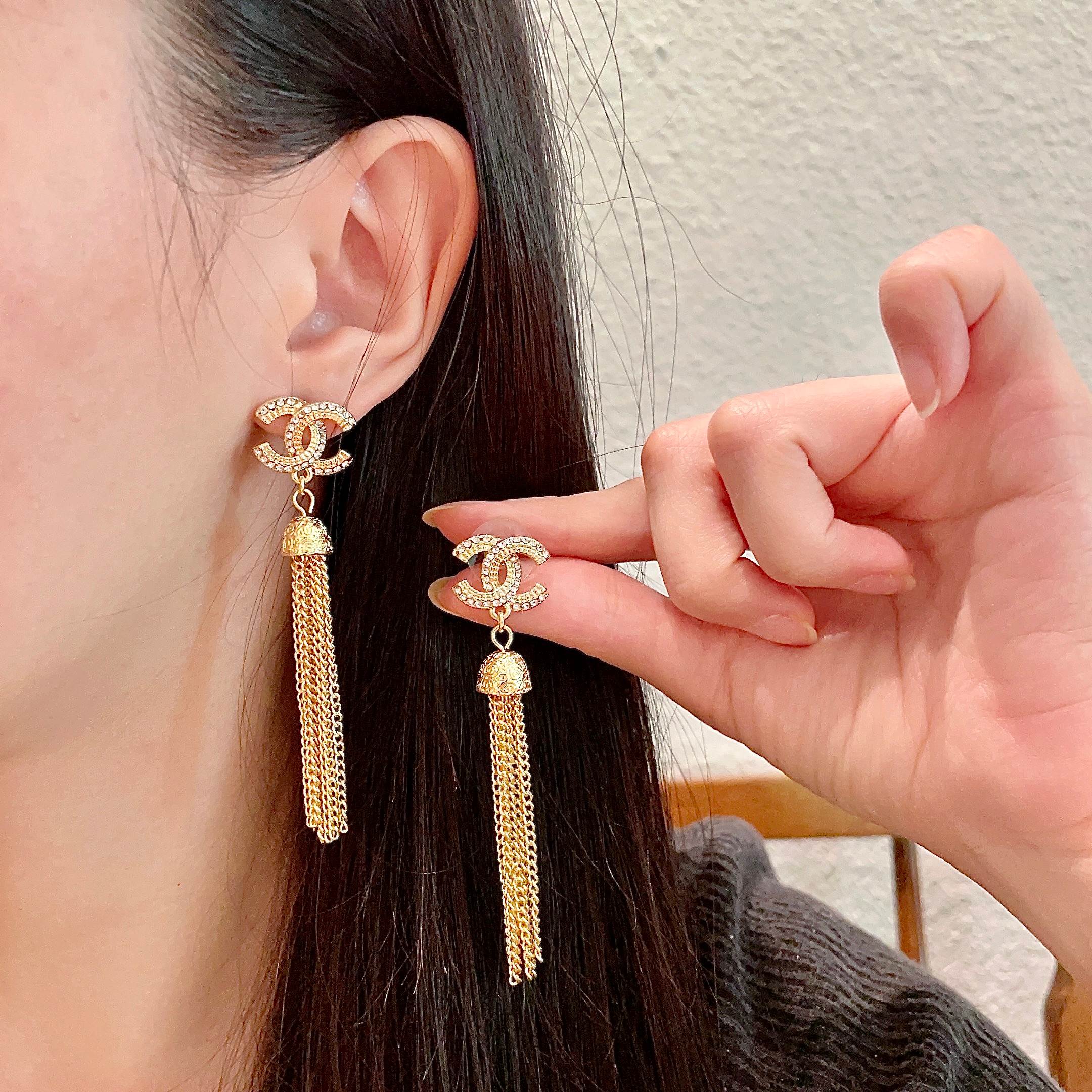  Chanel香奈儿 中古 双C耳钉👀原版复刻logo 小香家的款式真心无需多介绍😘🎶每一款都超好看，精