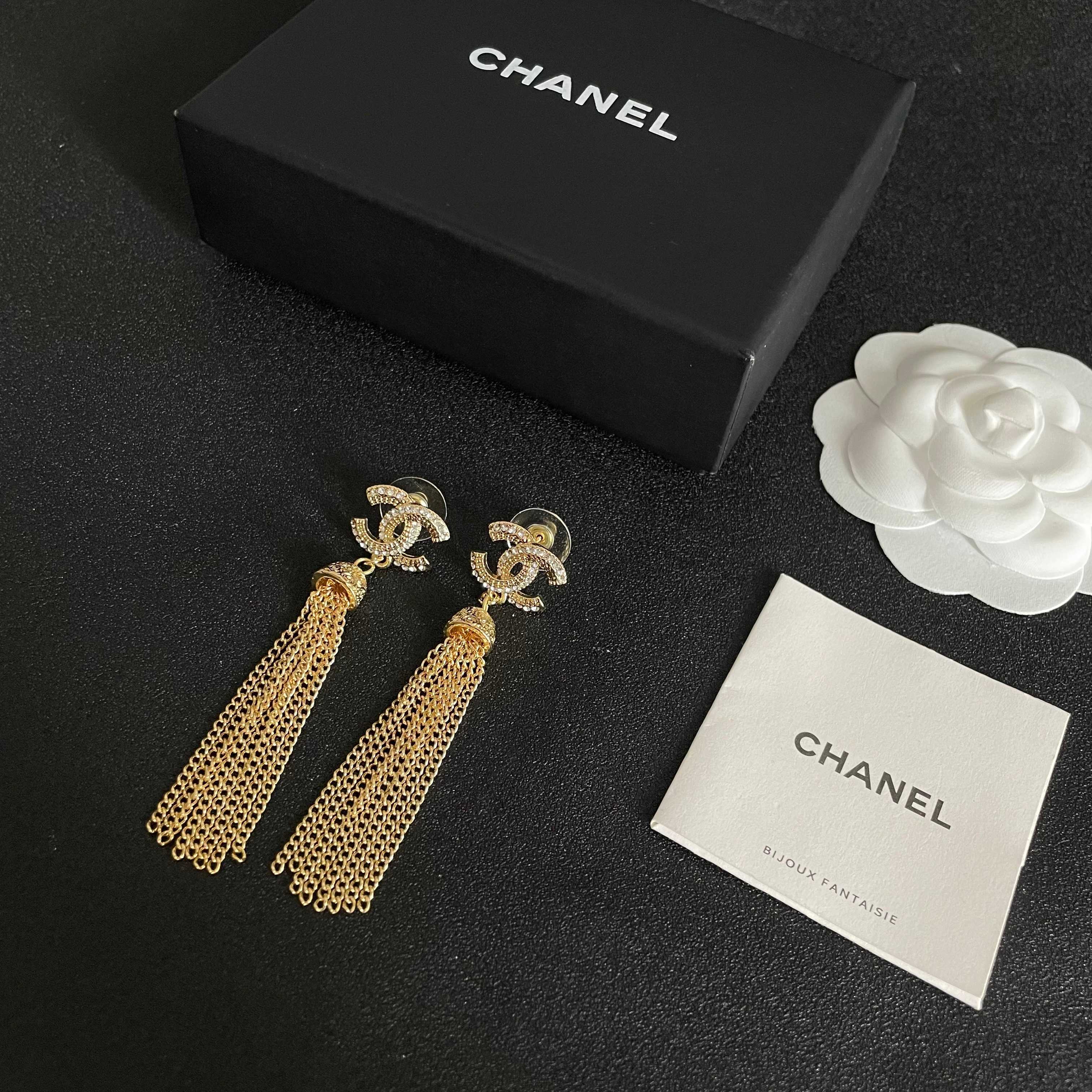  Chanel香奈儿 中古 双C耳钉👀原版复刻logo 小香家的款式真心无需多介绍😘🎶每一款都超好看，精
