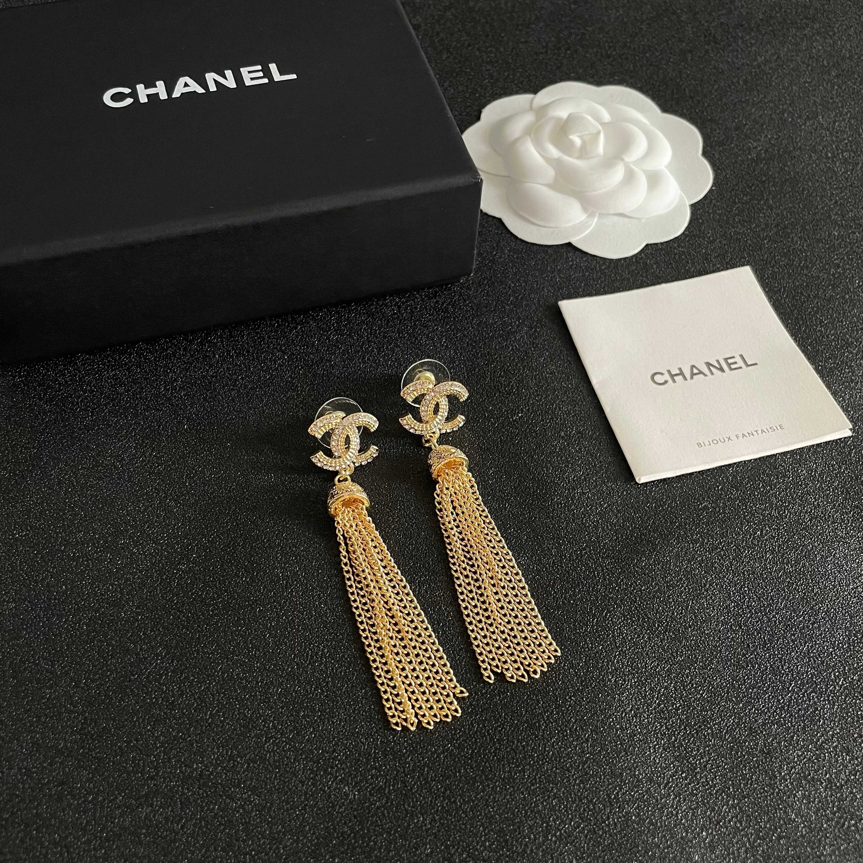  Chanel香奈儿 中古 双C耳钉👀原版复刻logo 小香家的款式真心无需多介绍😘🎶每一款都超好看，精