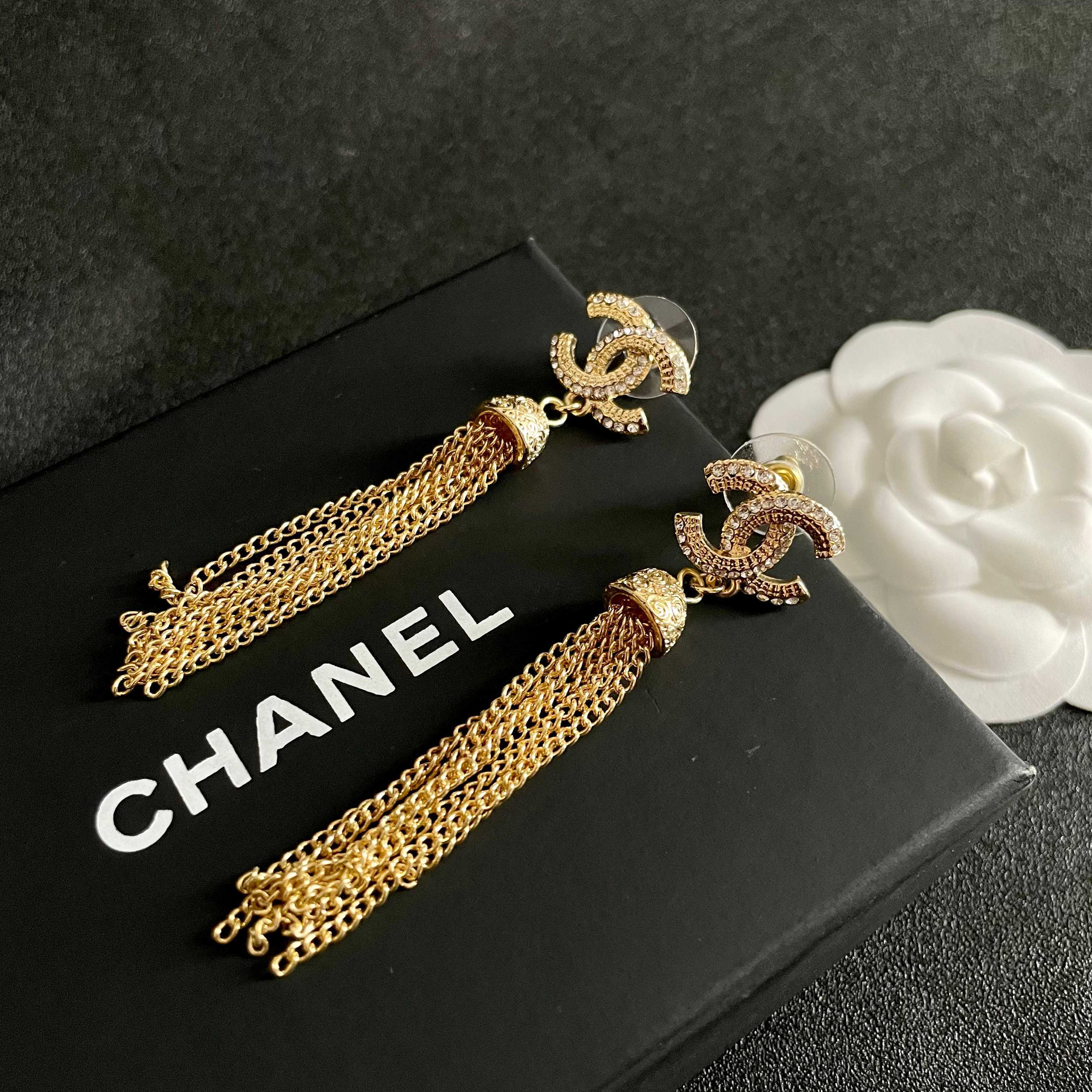  Chanel香奈儿 中古 双C耳钉👀原版复刻logo 小香家的款式真心无需多介绍😘🎶每一款都超好看，精