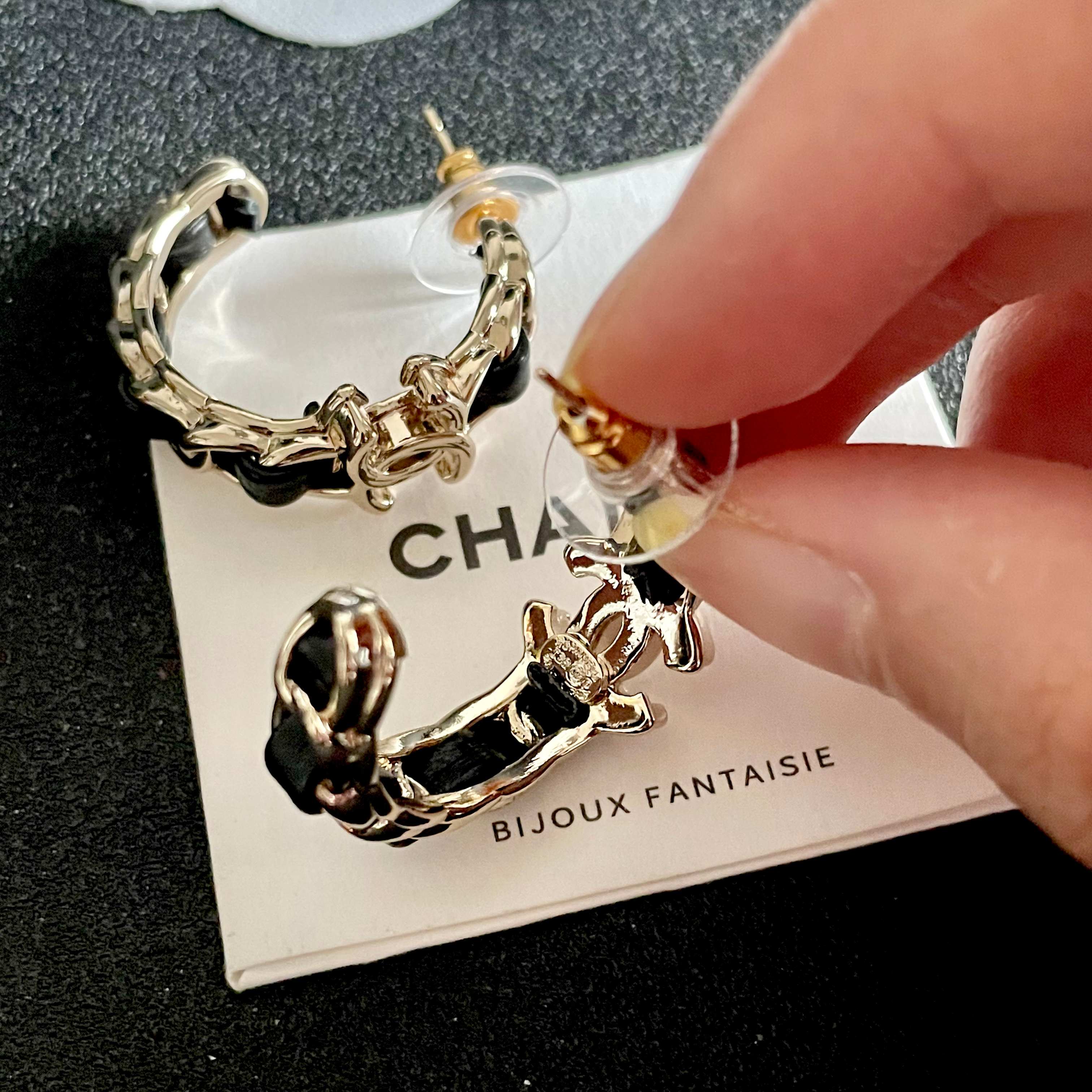  Chanel香奈儿 中古 双C耳钉👀原版复刻logo 小香家的款式真心无需多介绍😘🎶每一款都超好看，精