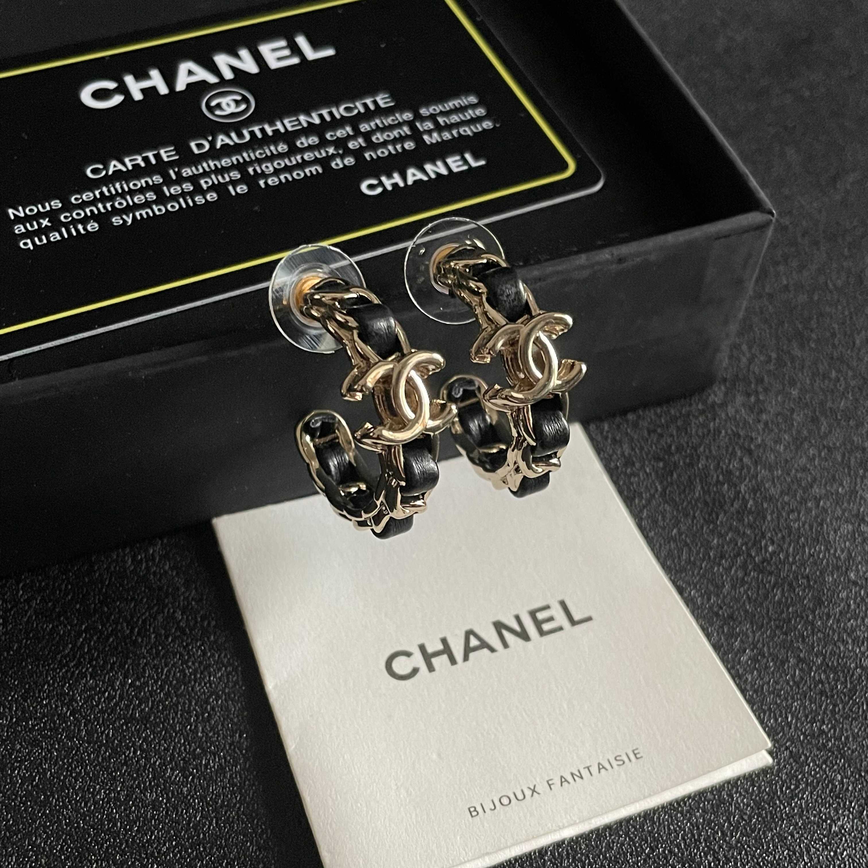  Chanel香奈儿 中古 双C耳钉👀原版复刻logo 小香家的款式真心无需多介绍😘🎶每一款都超好看，精