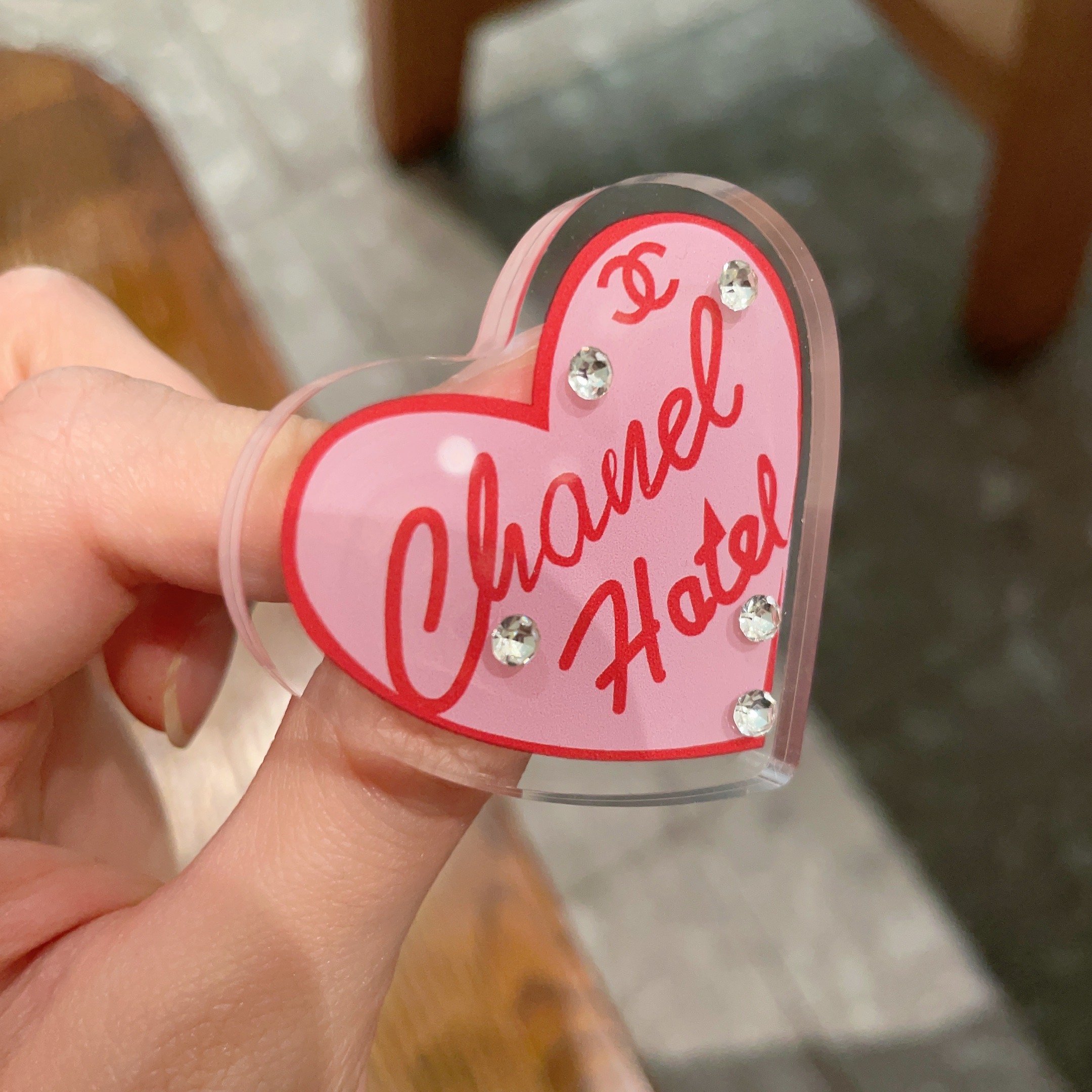  CHANEL🇫🇷小香 专柜新款同步上新香奈儿胸针，是最懂女人的饰物。那些倾注了全部心血去做自己的女人，