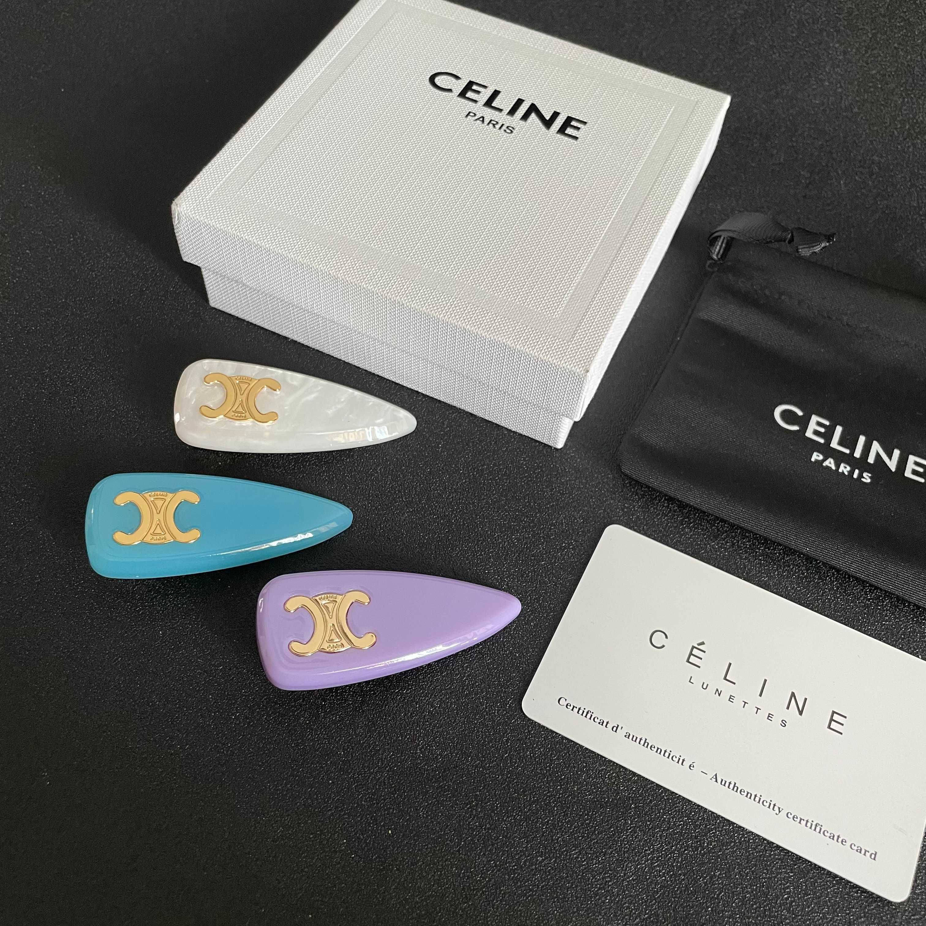  Celine 赛琳发夹 ™ 一直是简约时尚界的标杆大胆的设计 百看不厌▪️搭配起来更Fashion ✨
