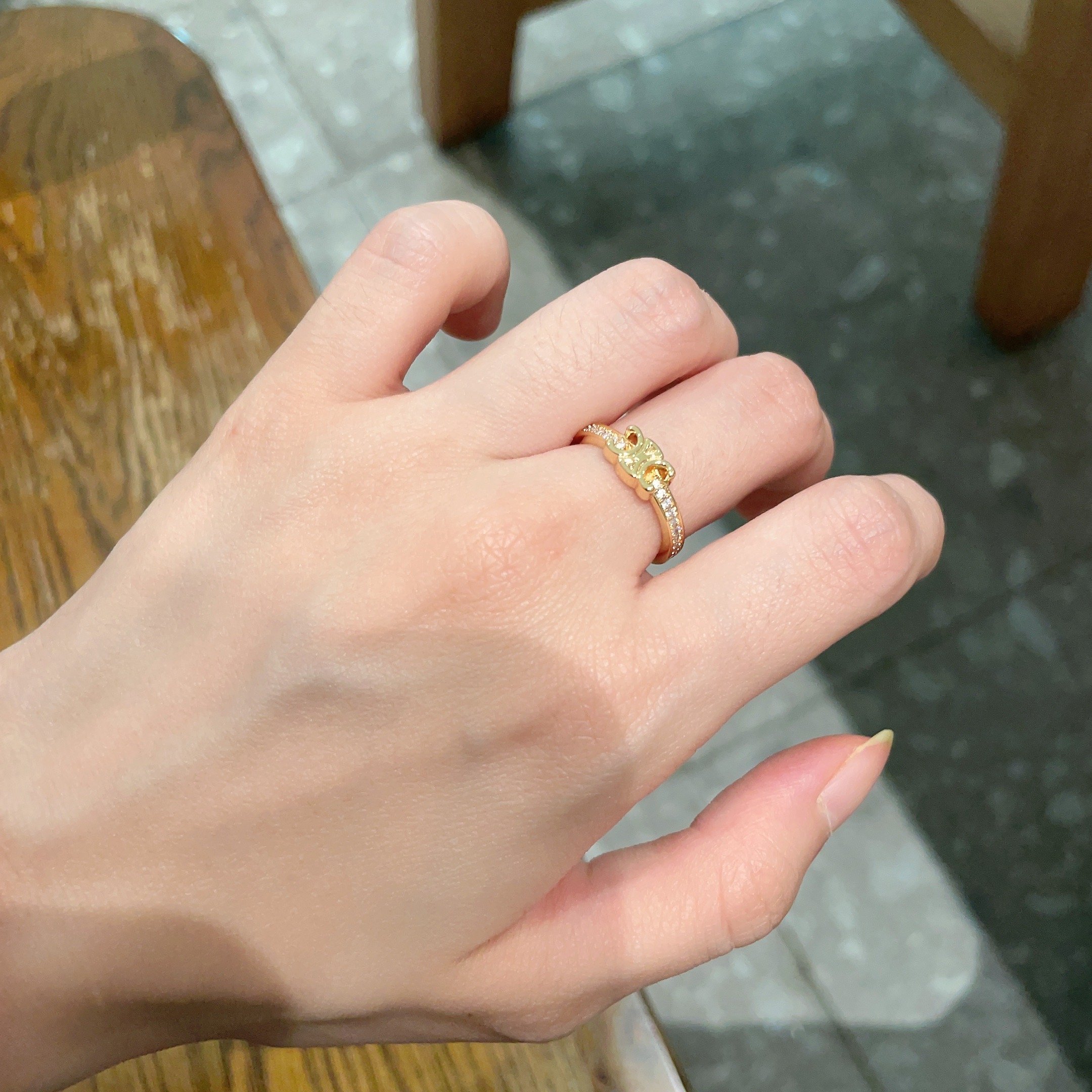 P220 Celine, Celine, Celine, the ring, has been a bold design of a stylist in fashion - 图片 2