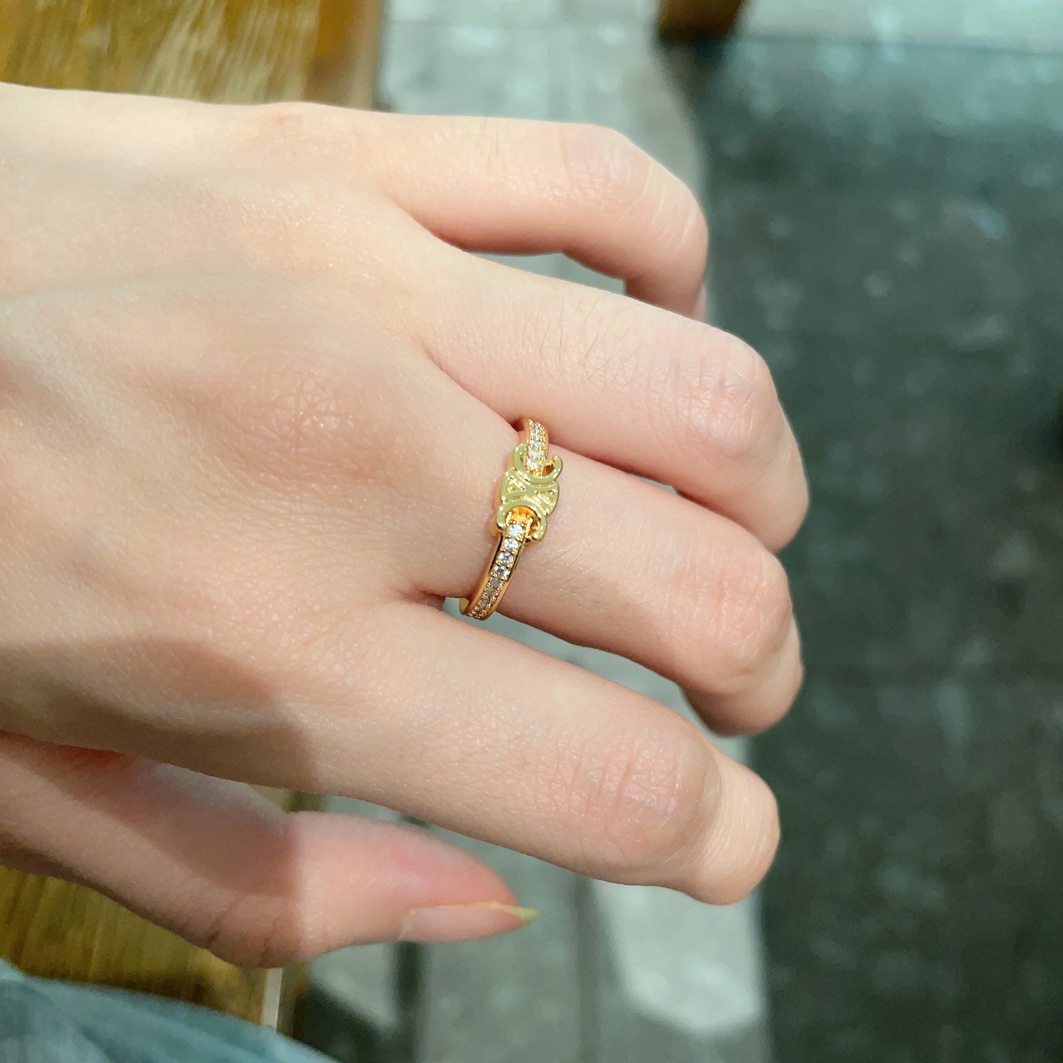P220 Celine, Celine, Celine, the ring, has been a bold design of a stylist in fashion - 图片 1