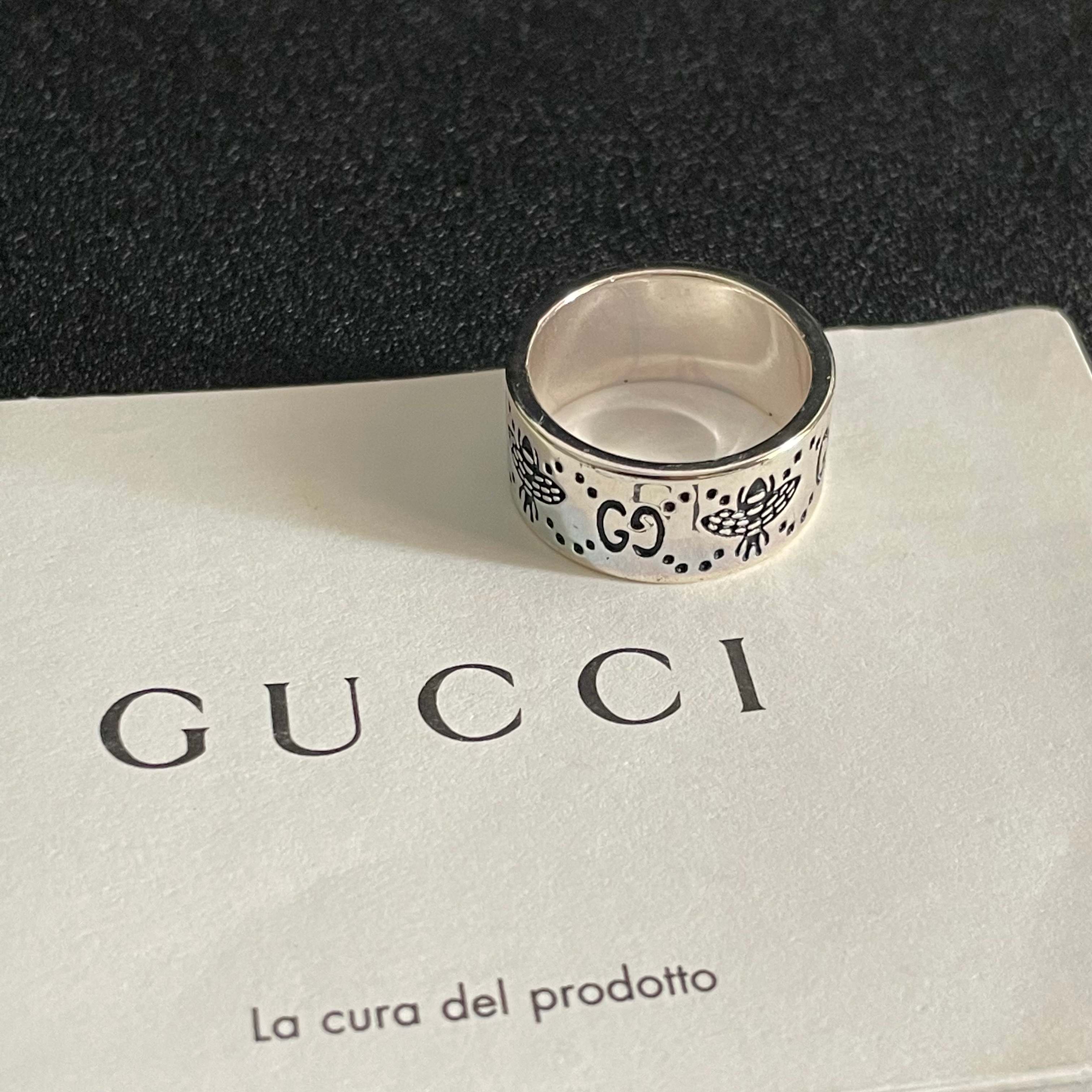  G*ucci 新款双G戒指  融合的经典标志  散发耀眼魅力。全新演绎复古魅惑，打造出高雅个性的时髦单