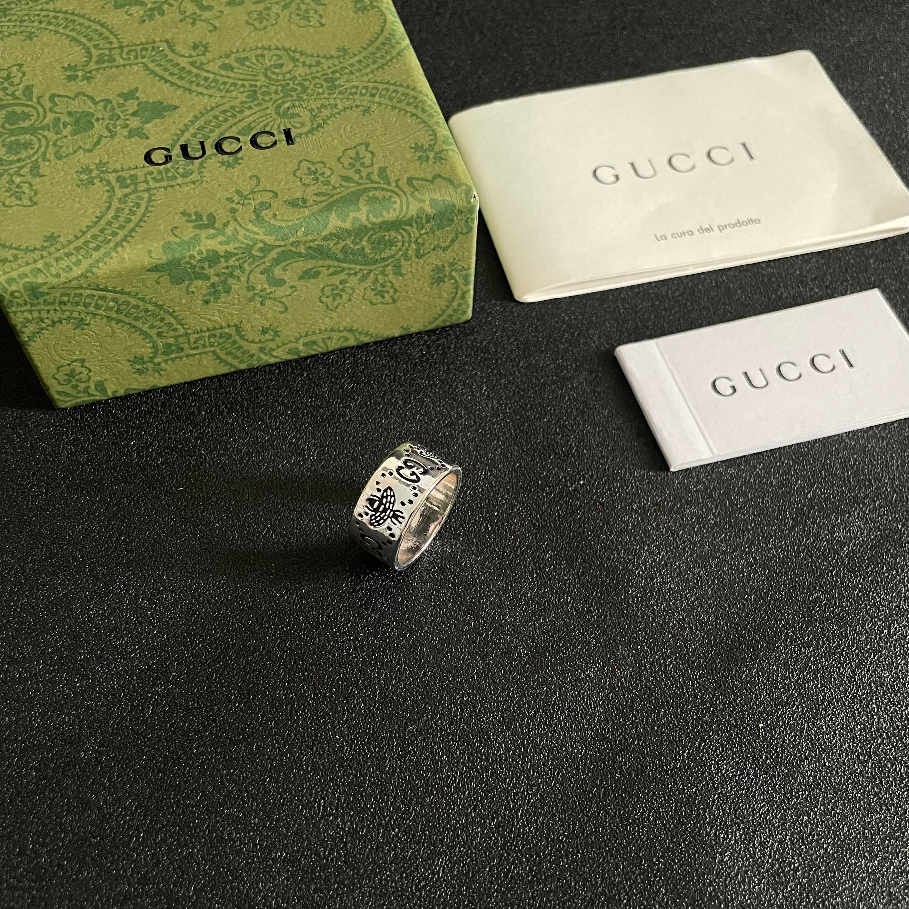  G*ucci 新款双G戒指  融合的经典标志  散发耀眼魅力。全新演绎复古魅惑，打造出高雅个性的时髦单