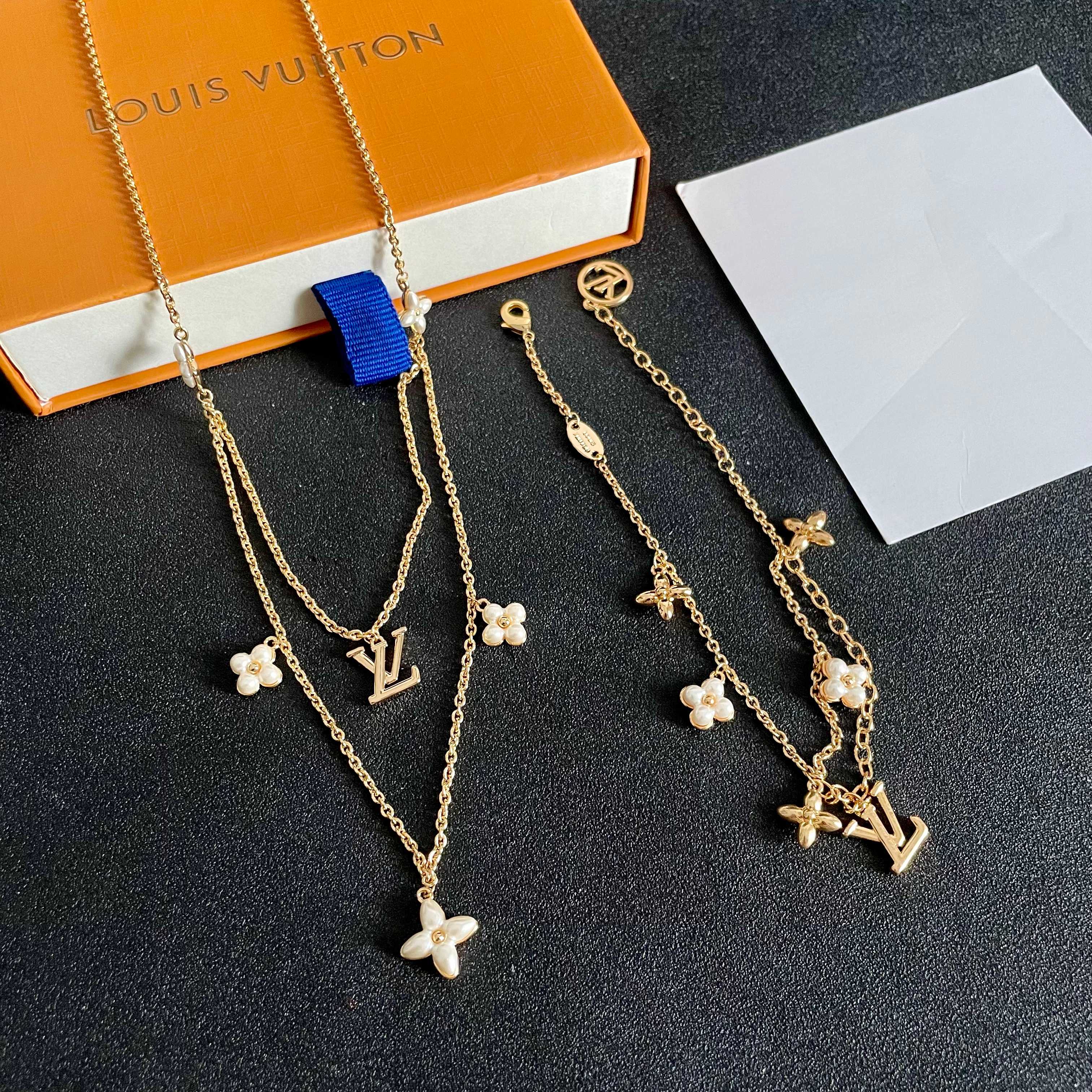 💥💥Louis Vuitton 路易威登 设计独特 (用LV经典之作图形理念)👋好看🧚‍♀️手链链 超级