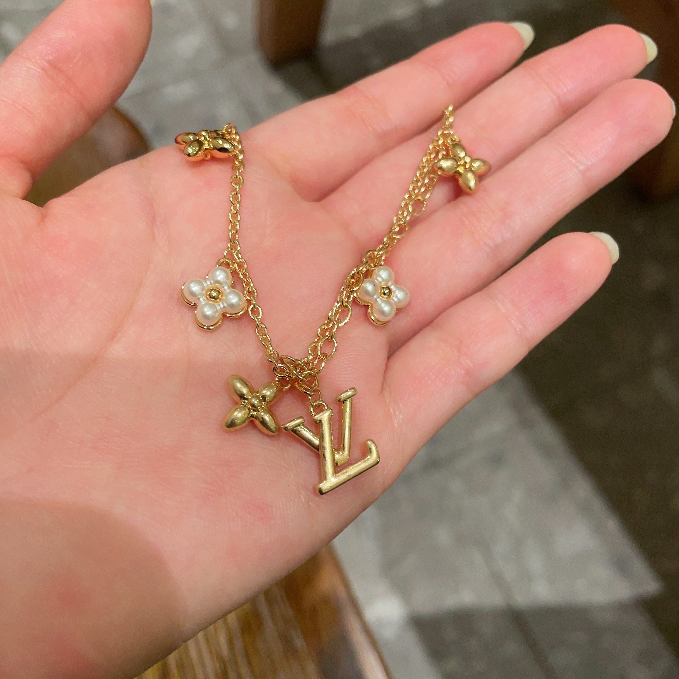 💥💥Louis Vuitton 路易威登 设计独特 (用LV经典之作图形理念)👋好看🧚‍♀️手链链 超级