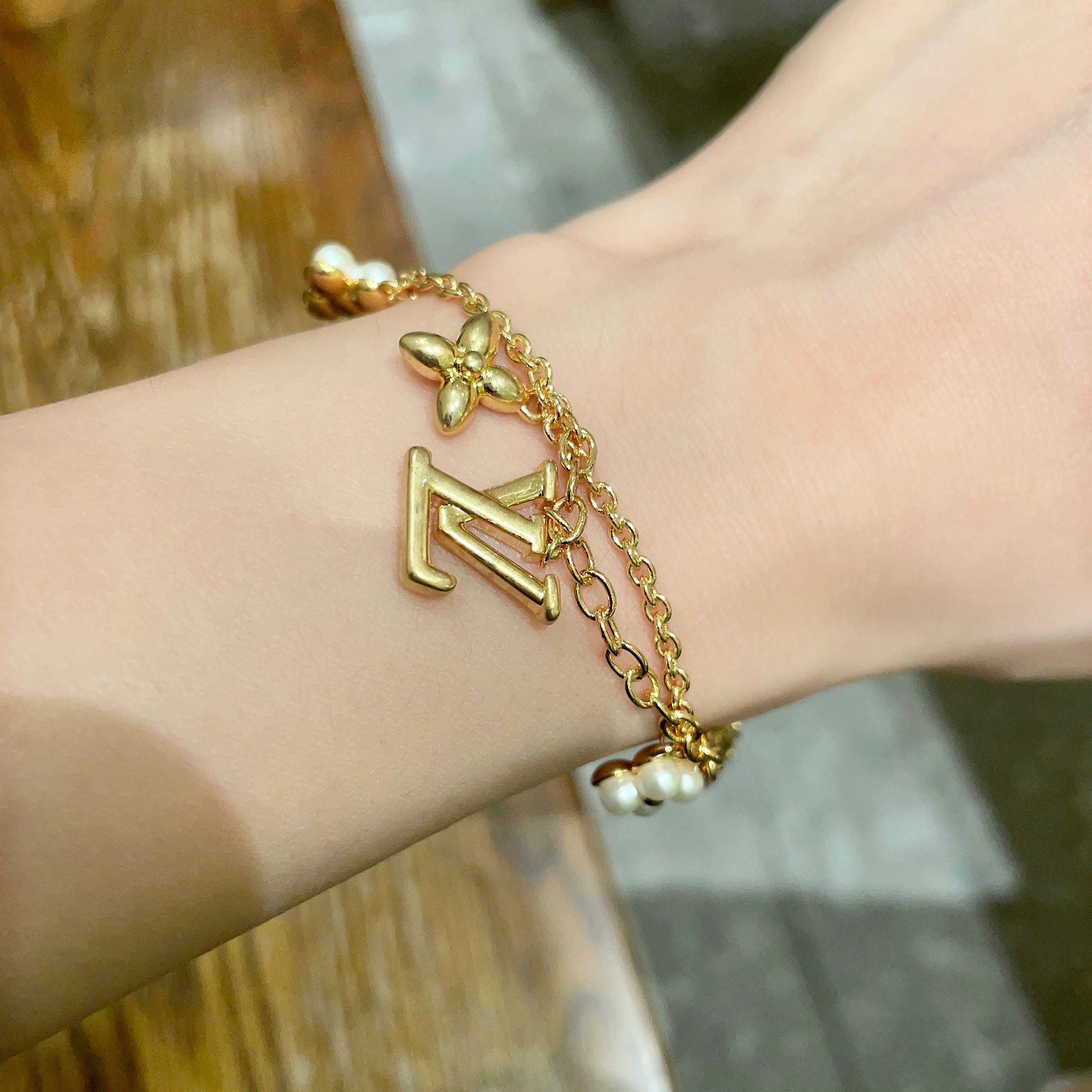 💥💥Louis Vuitton 路易威登 设计独特 (用LV经典之作图形理念)👋好看🧚‍♀️手链链 超级