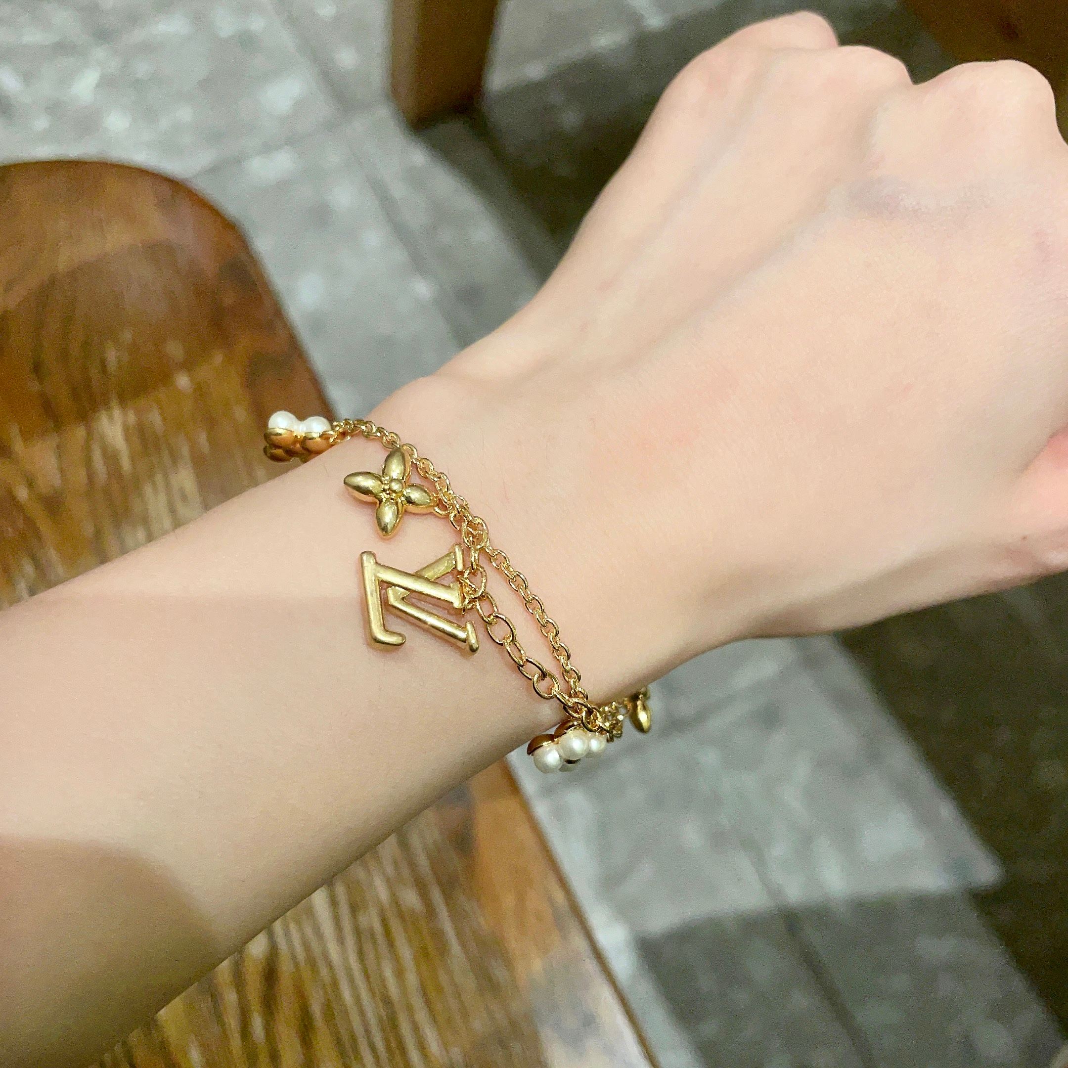 💥💥Louis Vuitton 路易威登 设计独特 (用LV经典之作图形理念)👋好看🧚‍♀️手链链 超级