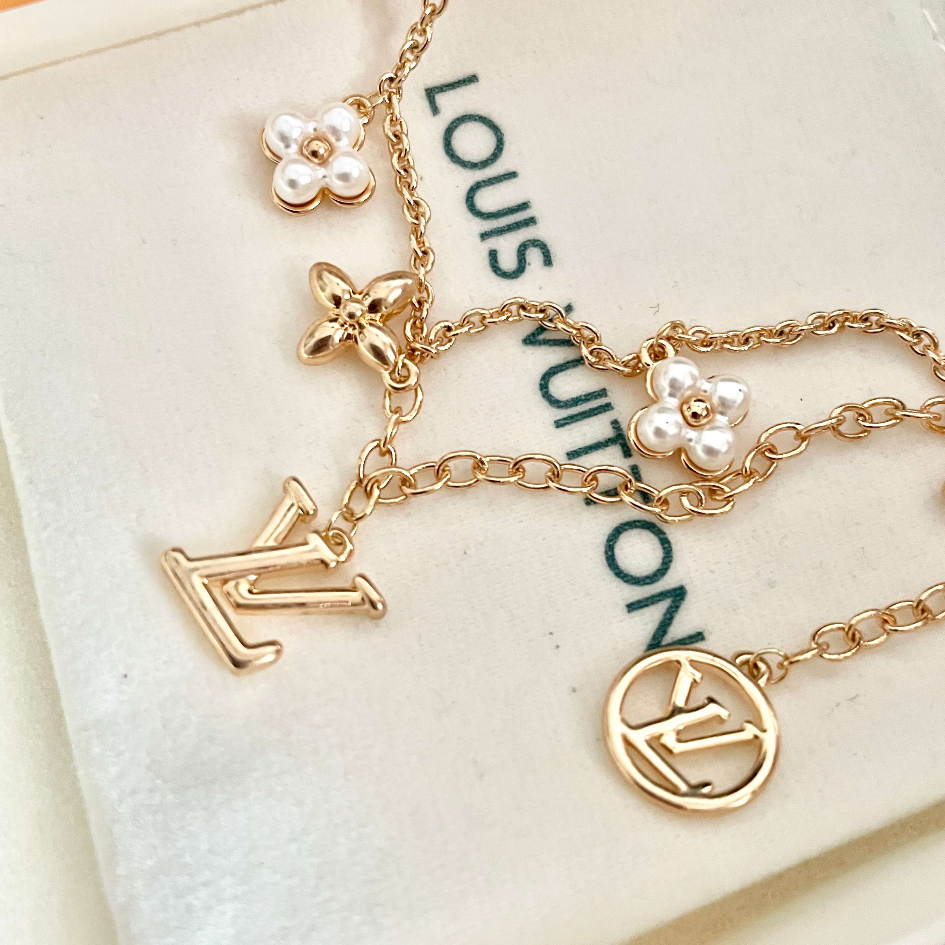 💥💥Louis Vuitton 路易威登 设计独特 (用LV经典之作图形理念)👋好看🧚‍♀️手链链 超级