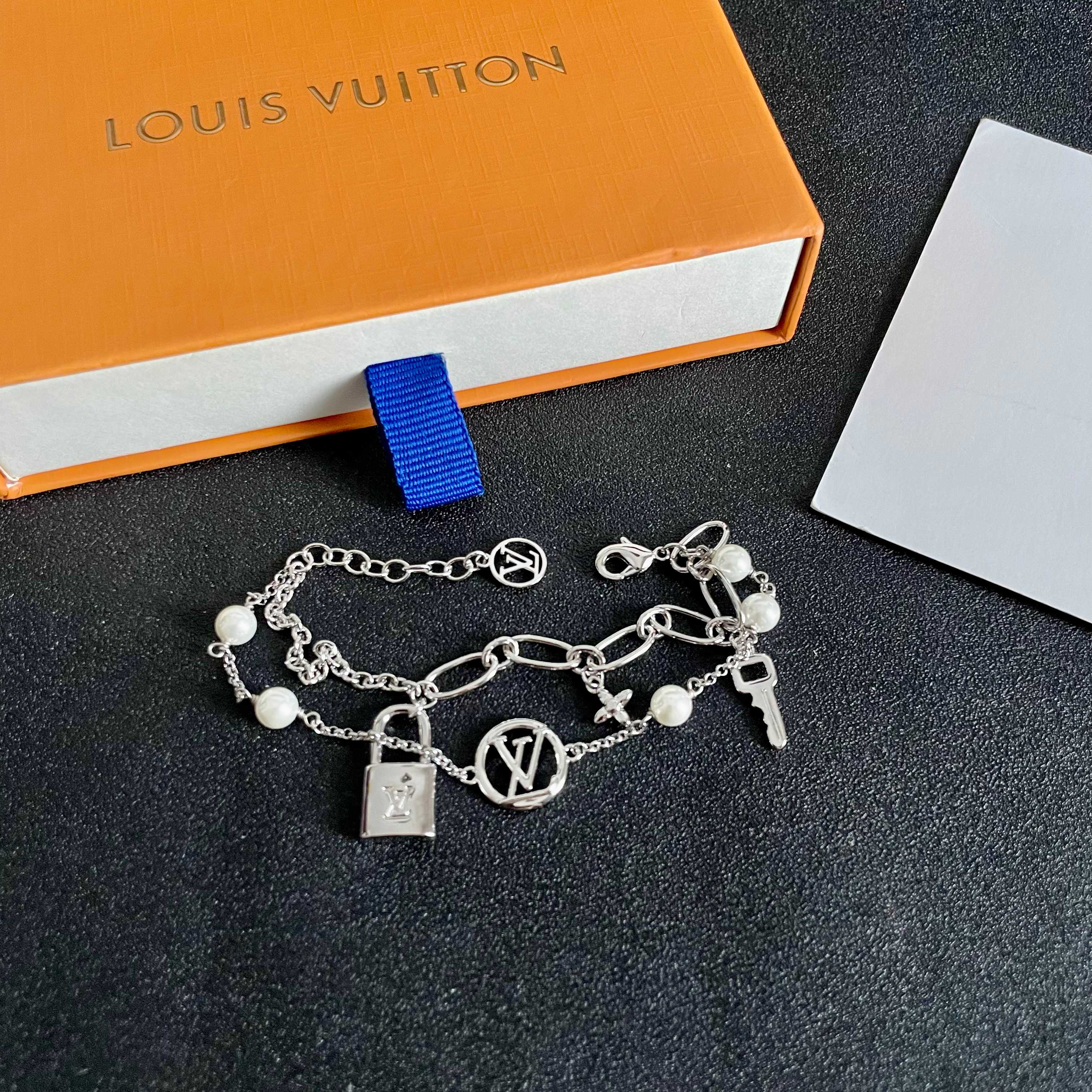  LV 手链🔹🔹Louis Vuitton 路易威登🔹专柜一致材质 火爆款出货 设计独特 复古前卫 男神