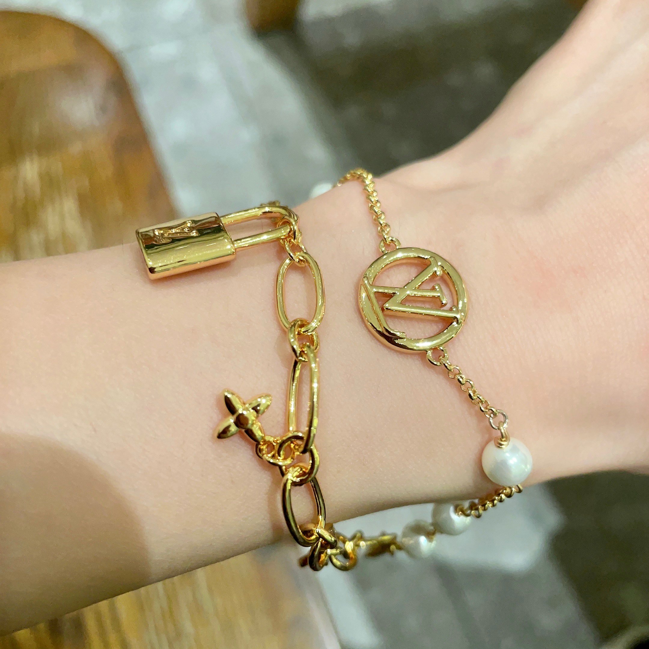 LV 手链🔹🔹Louis Vuitton 路易威登🔹专柜一致材质 火爆款出货 设计独特 复古前卫 男神