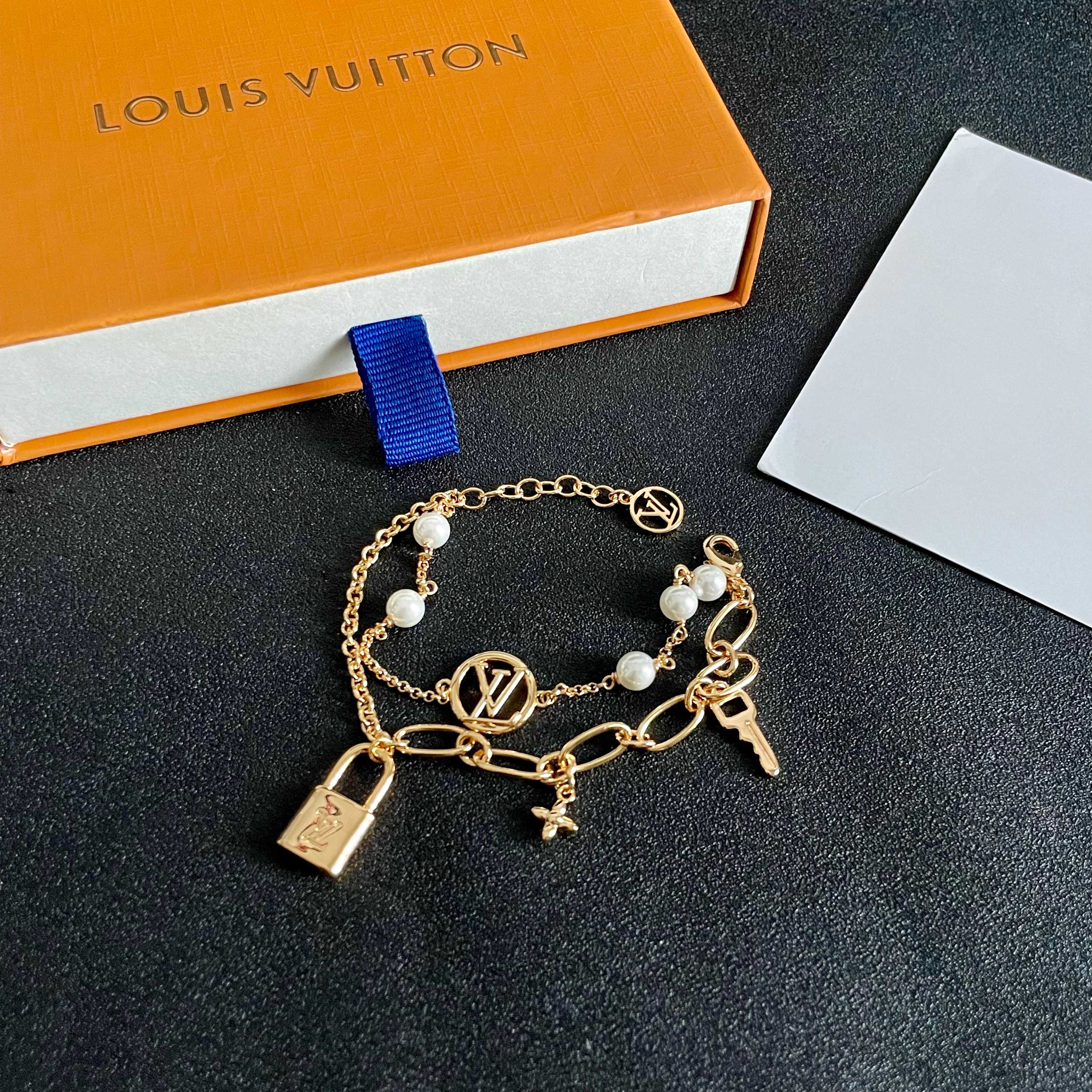  LV 手链🔹🔹Louis Vuitton 路易威登🔹专柜一致材质 火爆款出货 设计独特 复古前卫 男神