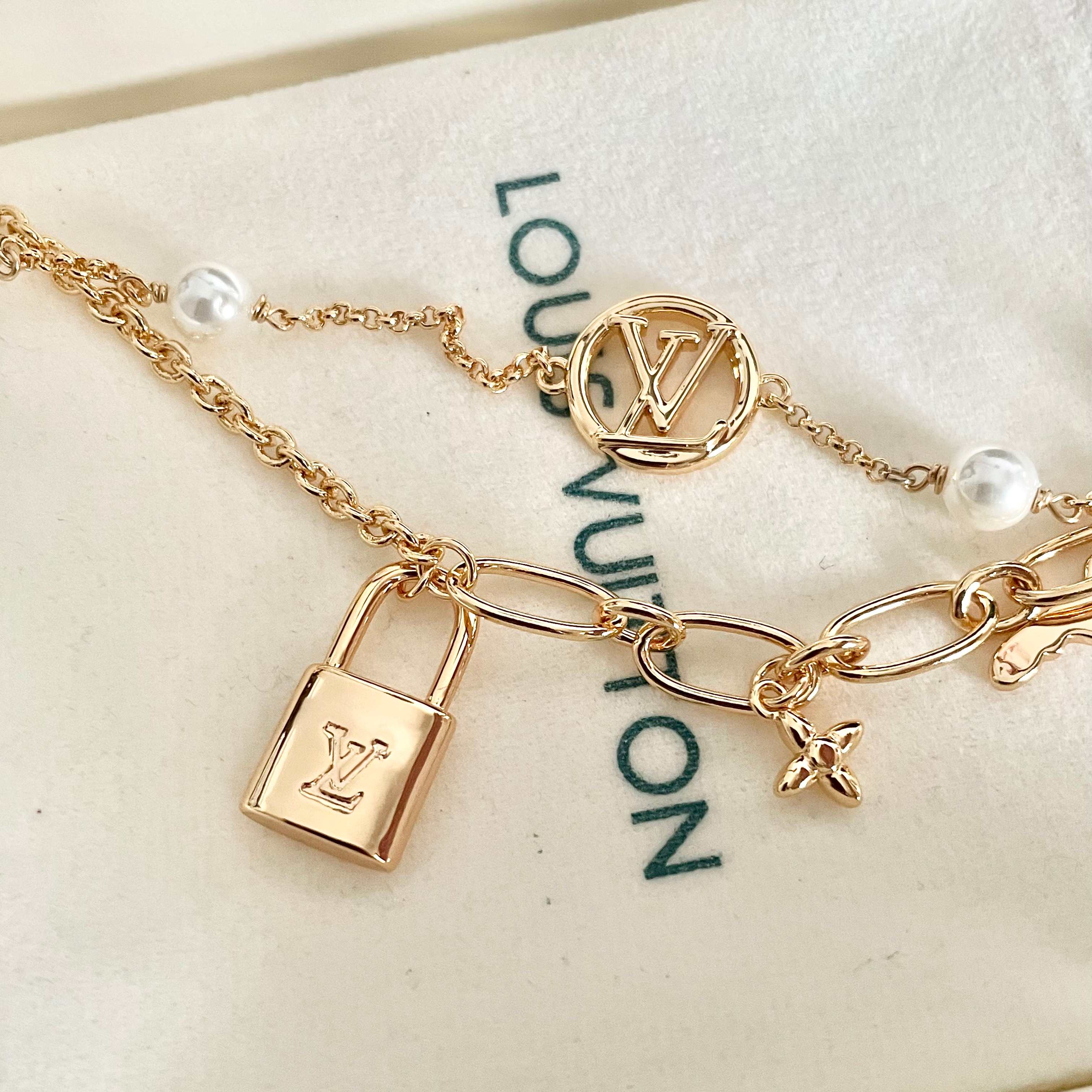  LV 手链🔹🔹Louis Vuitton 路易威登🔹专柜一致材质 火爆款出货 设计独特 复古前卫 男神