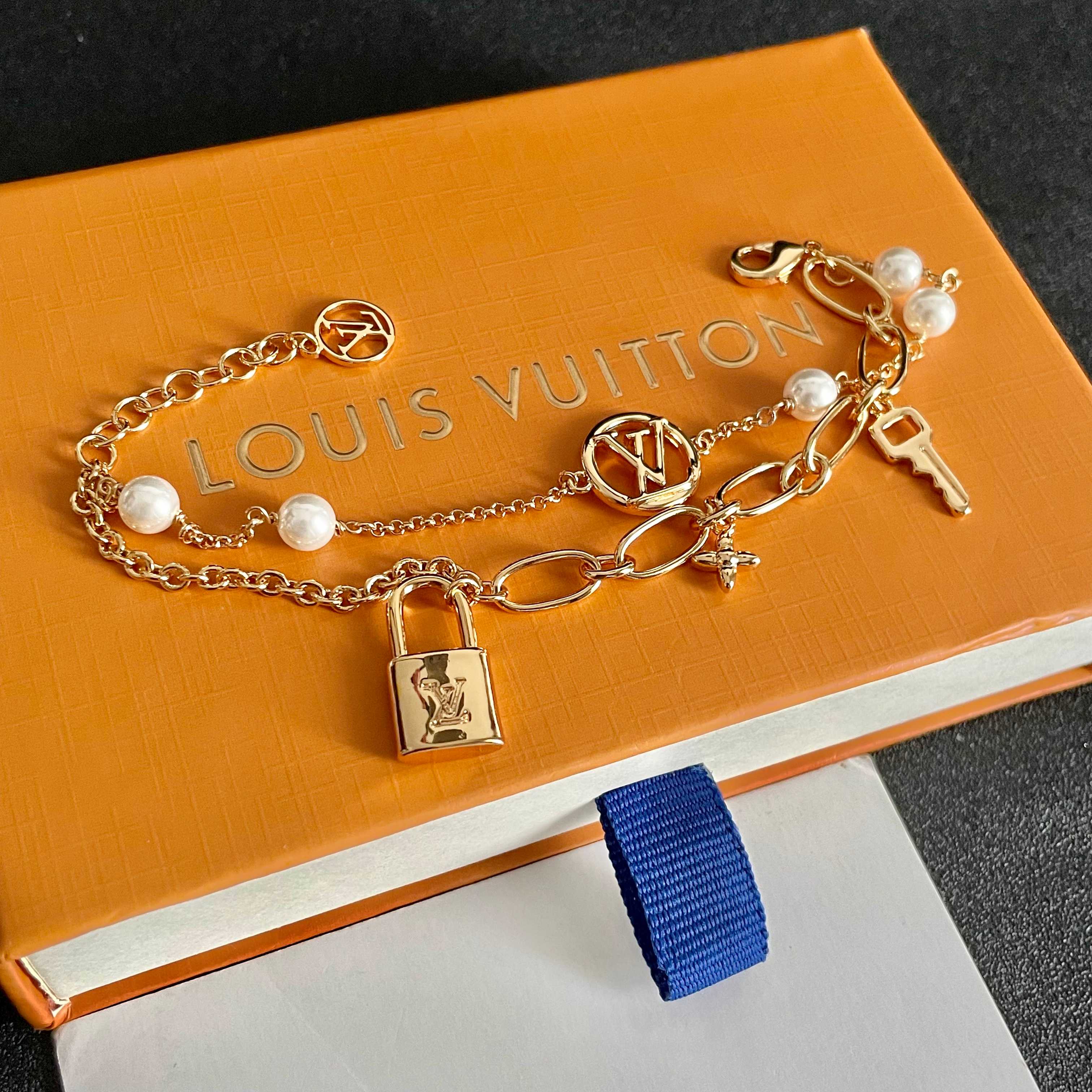  LV 手链🔹🔹Louis Vuitton 路易威登🔹专柜一致材质 火爆款出货 设计独特 复古前卫 男神
