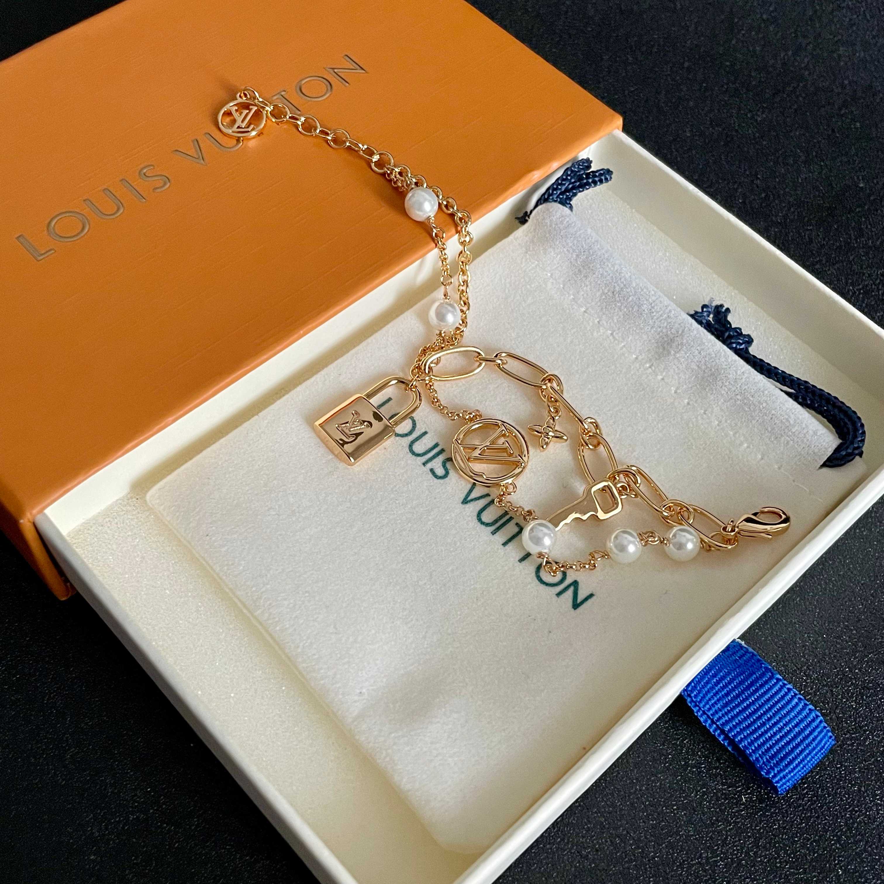  LV 手链🔹🔹Louis Vuitton 路易威登🔹专柜一致材质 火爆款出货 设计独特 复古前卫 男神