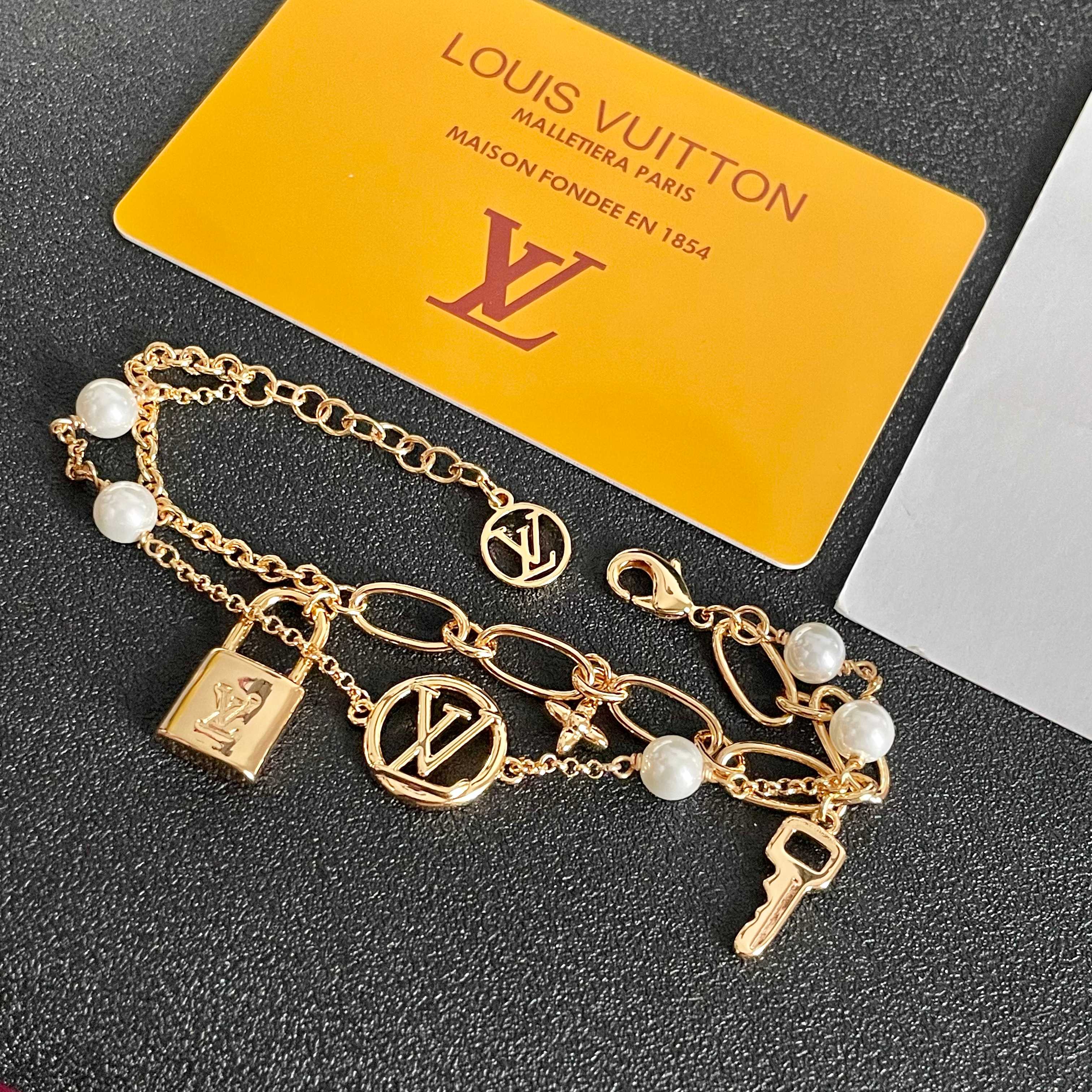  LV 手链🔹🔹Louis Vuitton 路易威登🔹专柜一致材质 火爆款出货 设计独特 复古前卫 男神