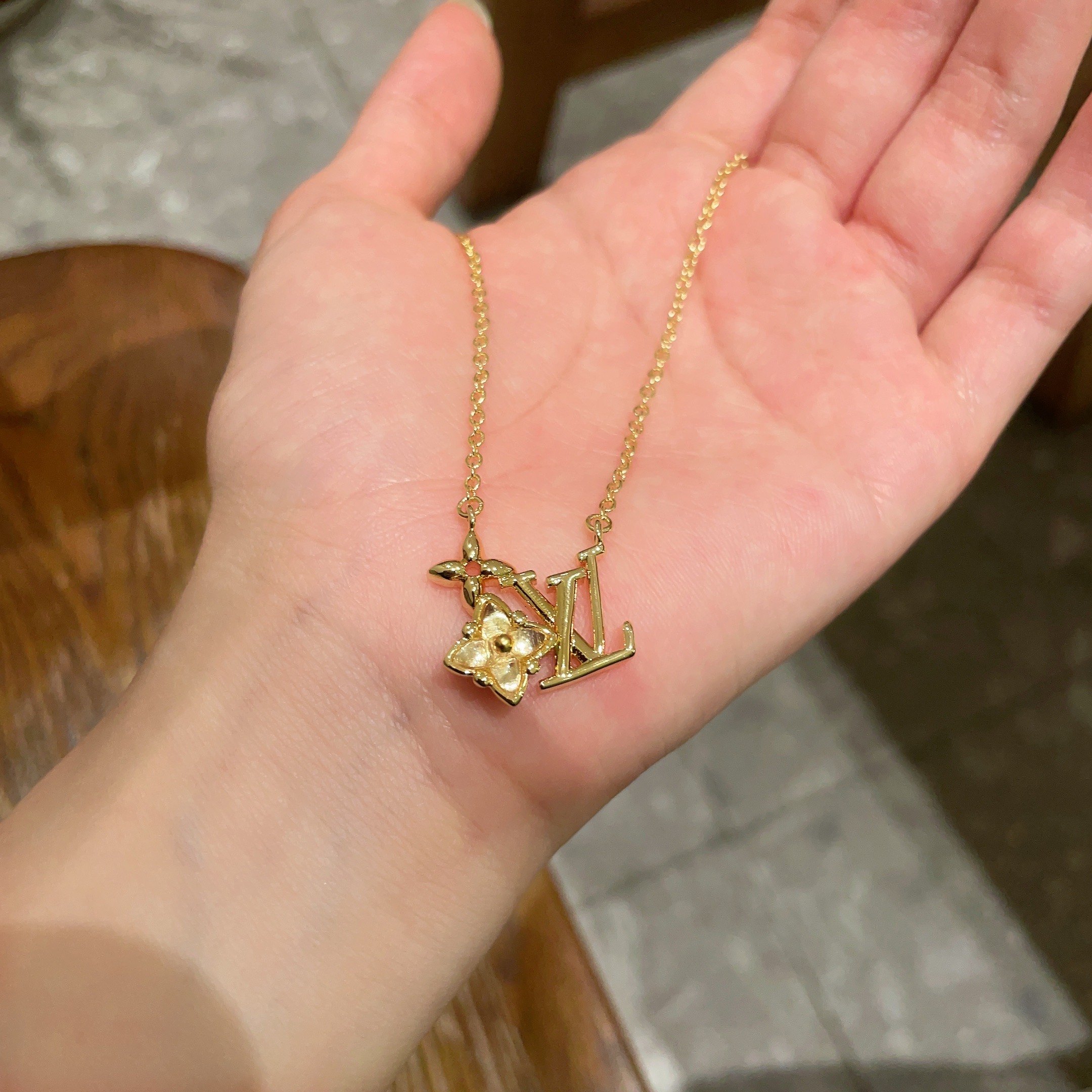 💥💥Louis Vuitton 路易威登 设计独特 (用LV经典之作图形理念)👋好看🧚‍♀️项链 超级无
