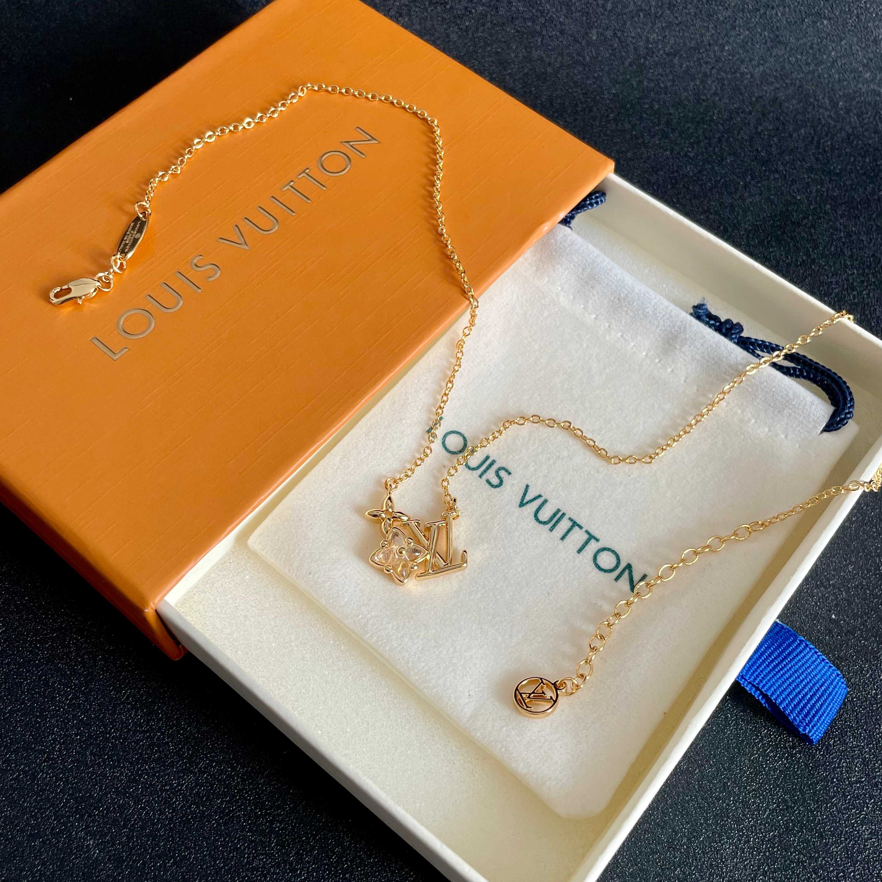 💥💥Louis Vuitton 路易威登 设计独特 (用LV经典之作图形理念)👋好看🧚‍♀️项链 超级无