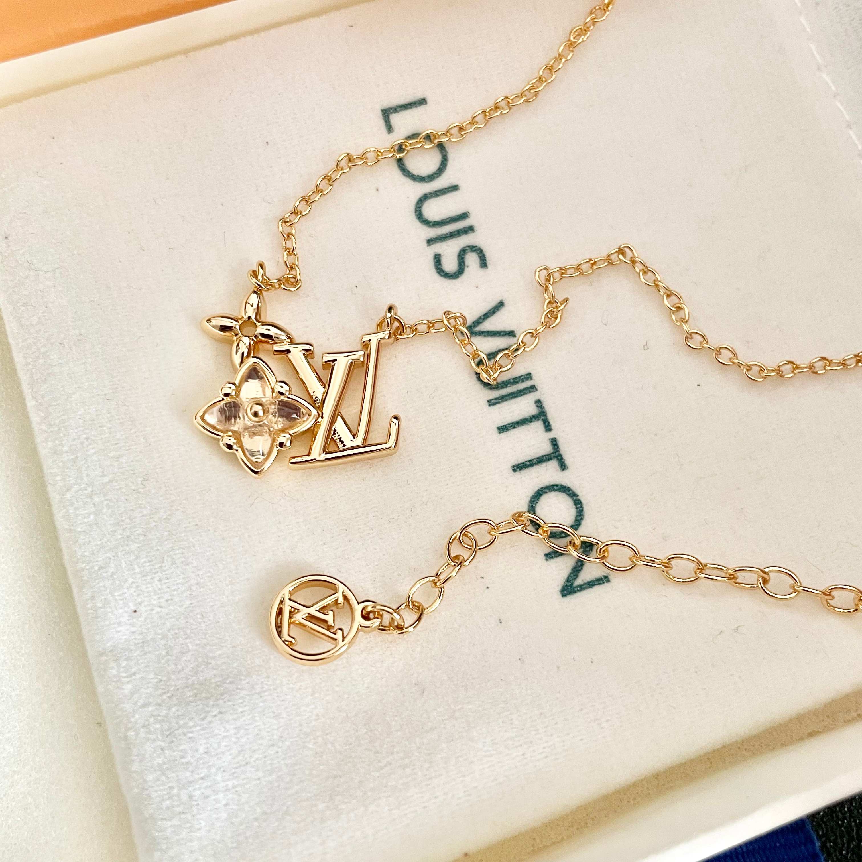 💥💥Louis Vuitton 路易威登 设计独特 (用LV经典之作图形理念)👋好看🧚‍♀️项链 超级无