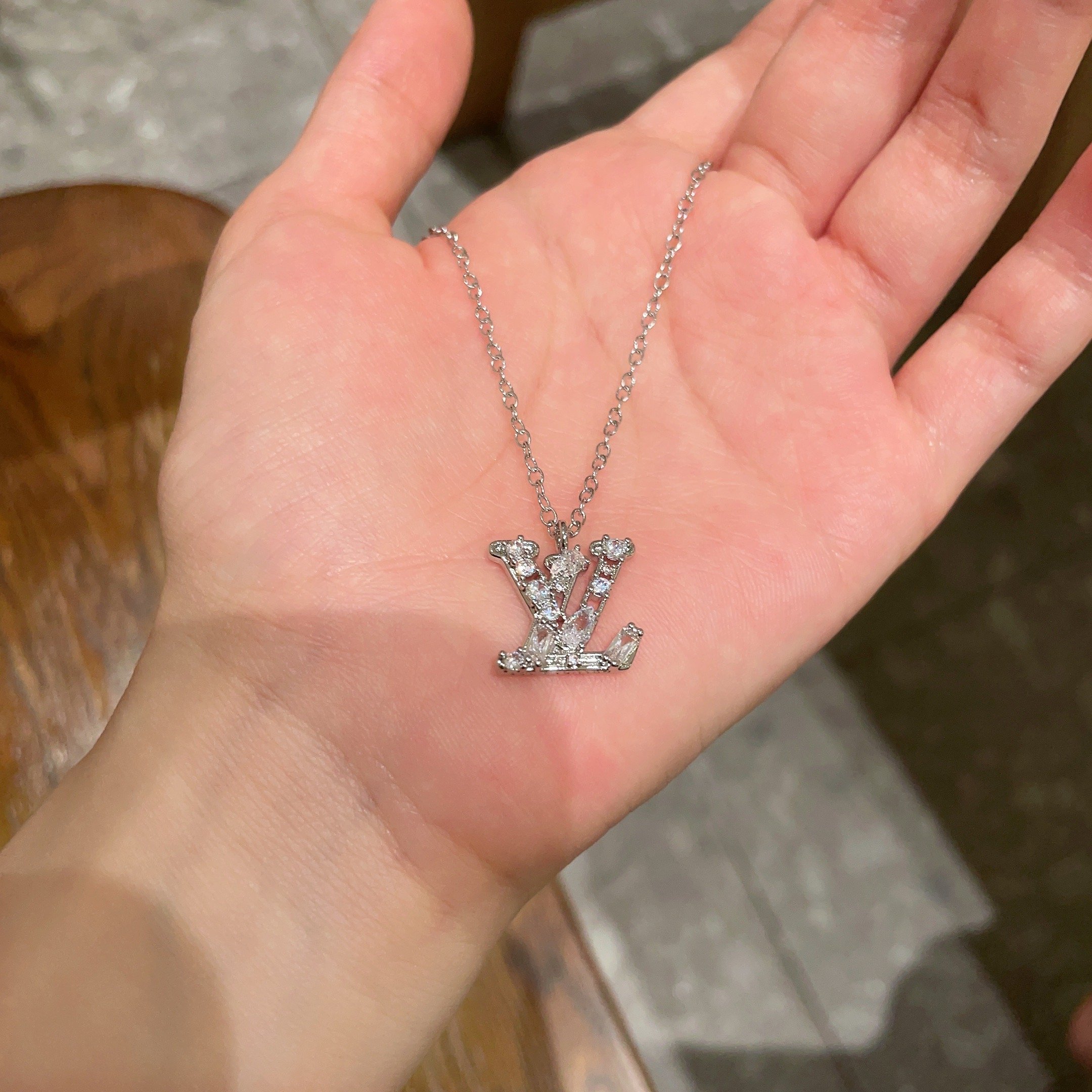 💥💥Louis Vuitton 路易威登 设计独特 (用LV经典之作图形理念)👋好看🧚‍♀️项链 超级无